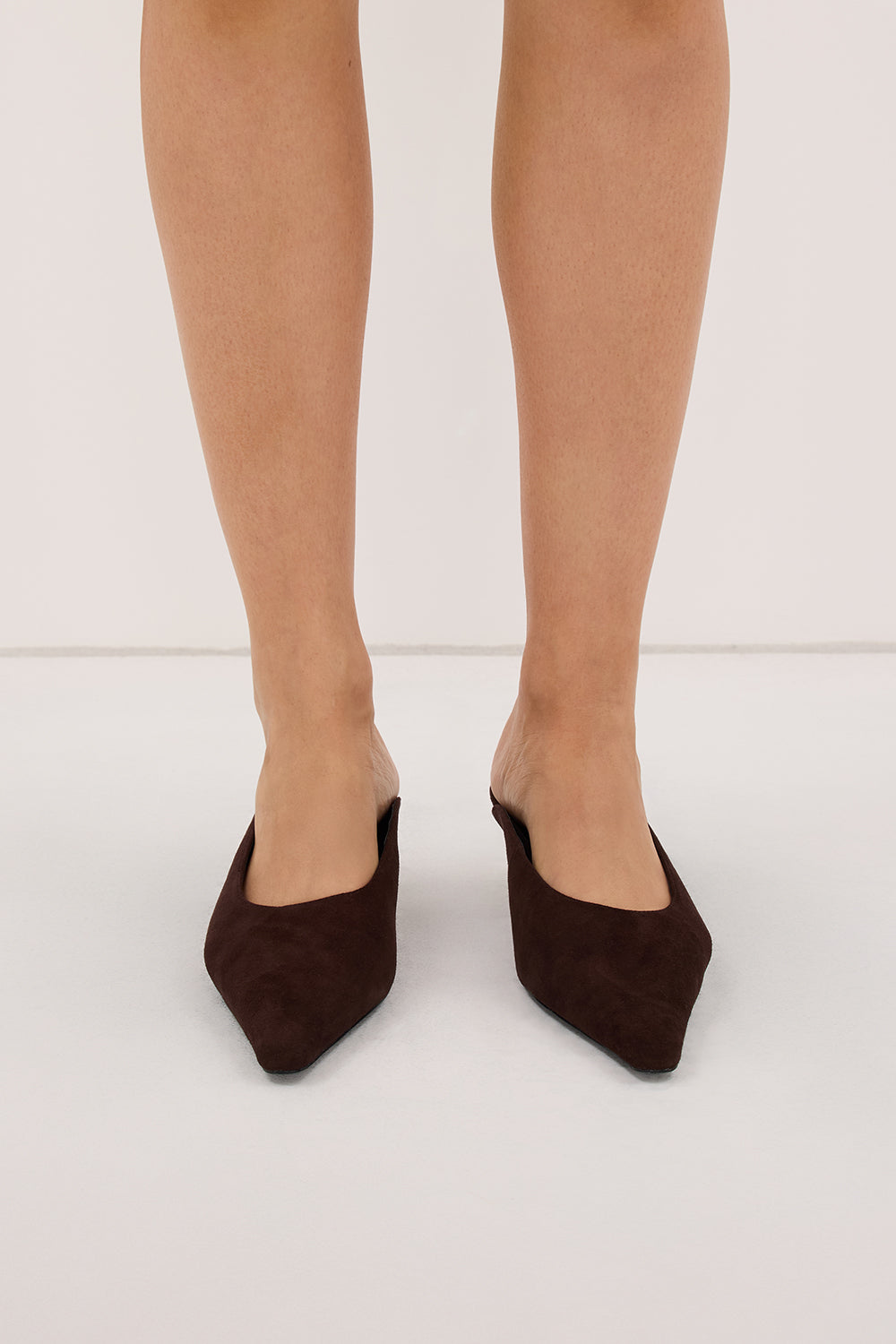 ALIAS MAE GENEVA HEEL CHOCOLATE SUEDE