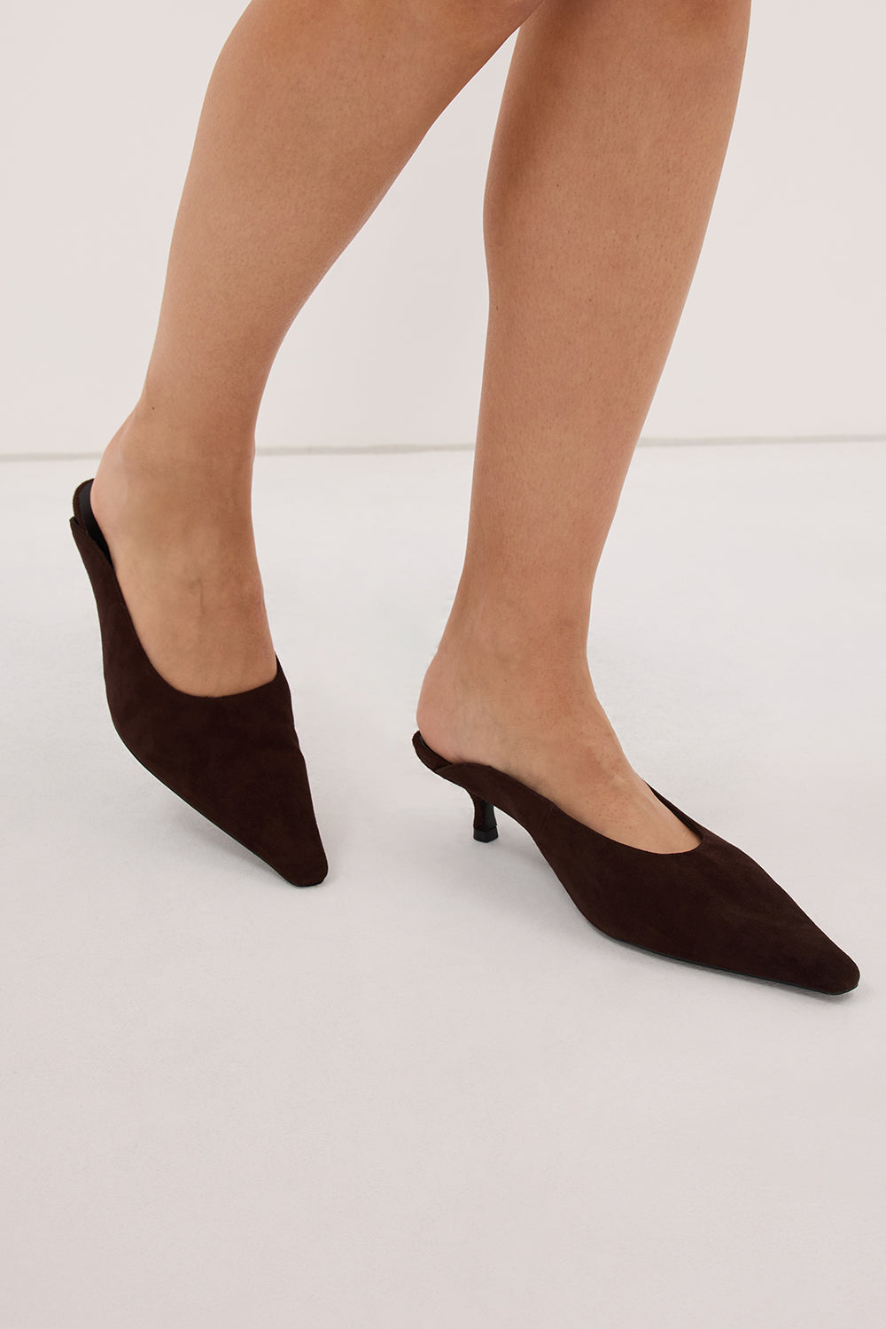 ALIAS MAE GENEVA HEEL CHOCOLATE SUEDE