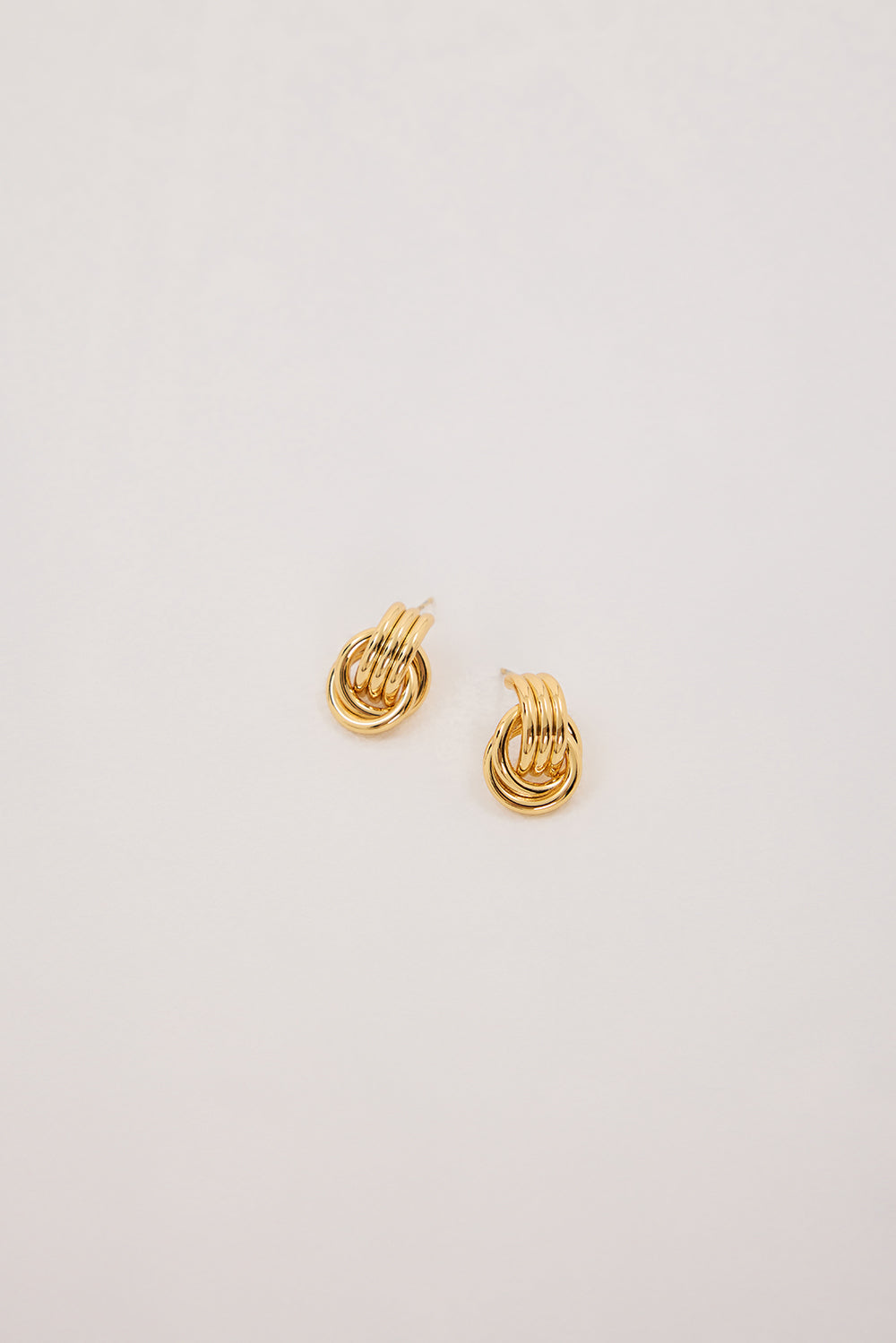 HEAVEN MAYHEM MICRO KNOT EARRING GOLD