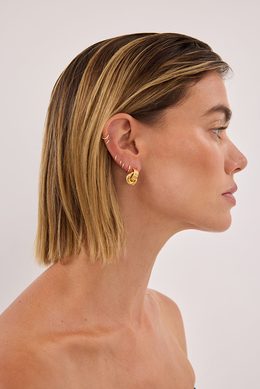 HEAVEN MAYHEM MICRO KNOT EARRING GOLD