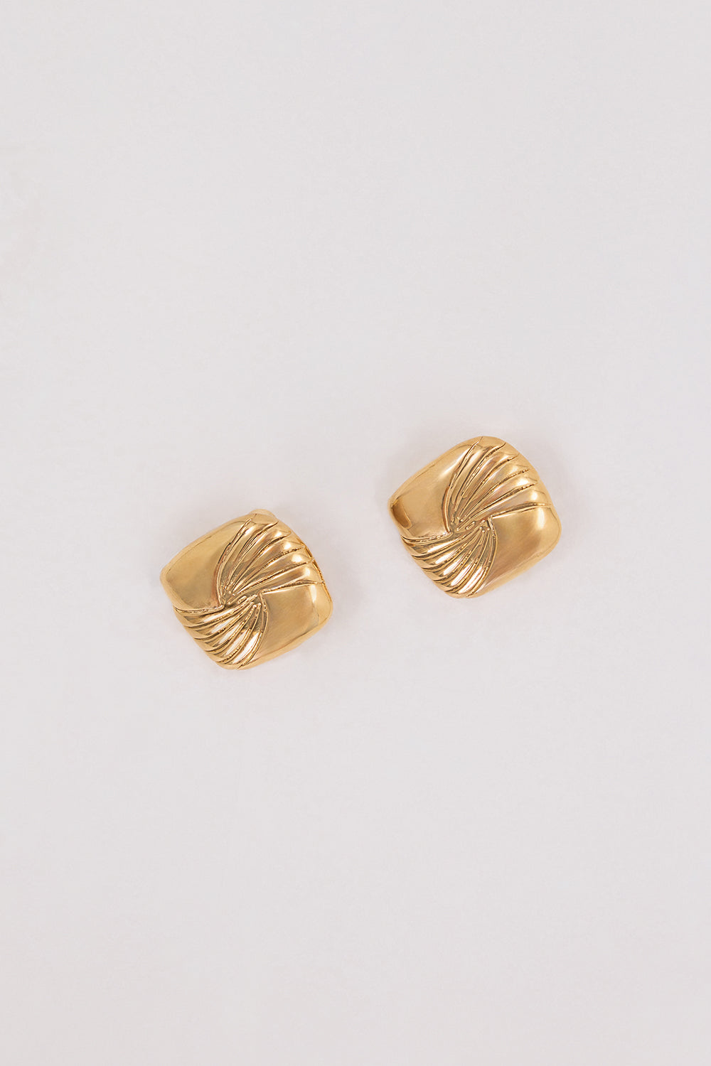 HEAVEN MAYHEM TABI EARRING GOLD