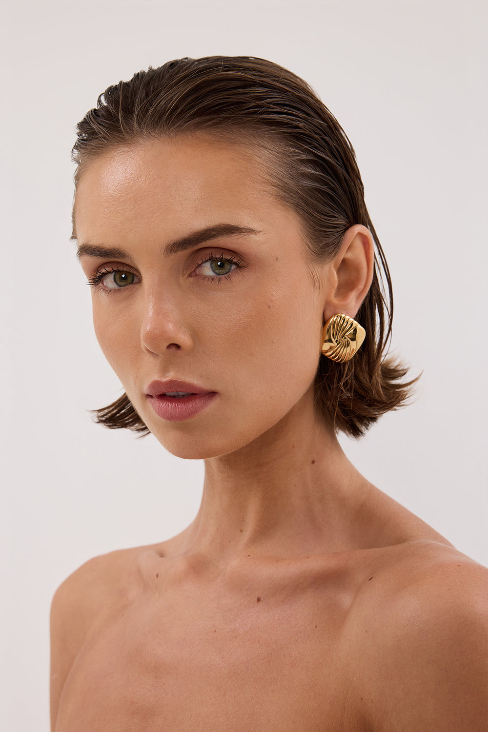 HEAVEN MAYHEM TABI EARRING GOLD – DISSH