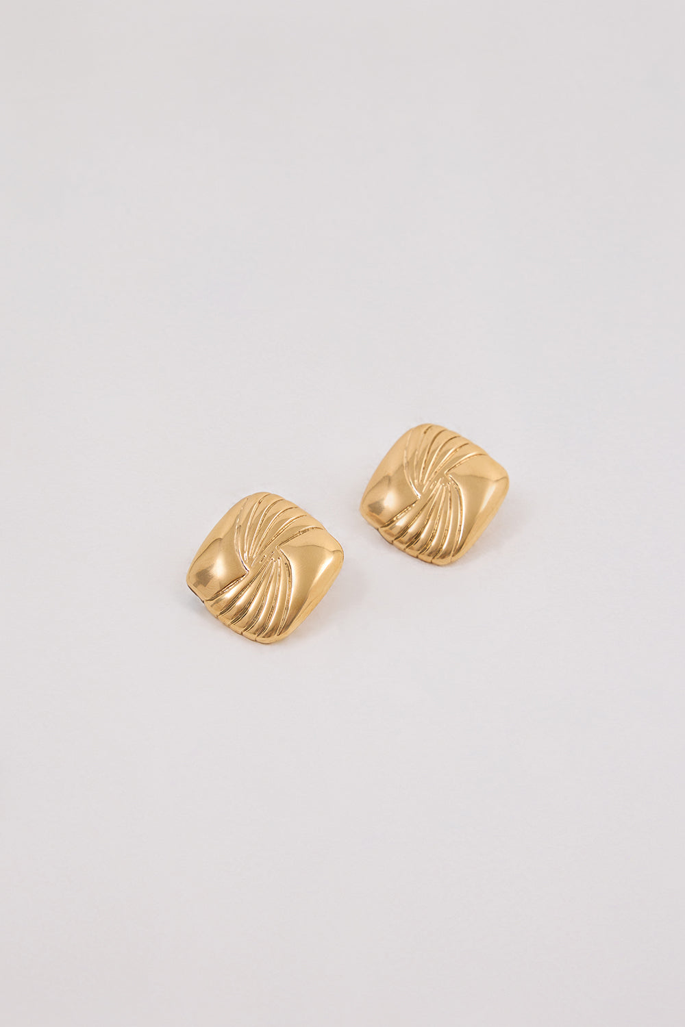 HEAVEN MAYHEM TABI EARRING GOLD