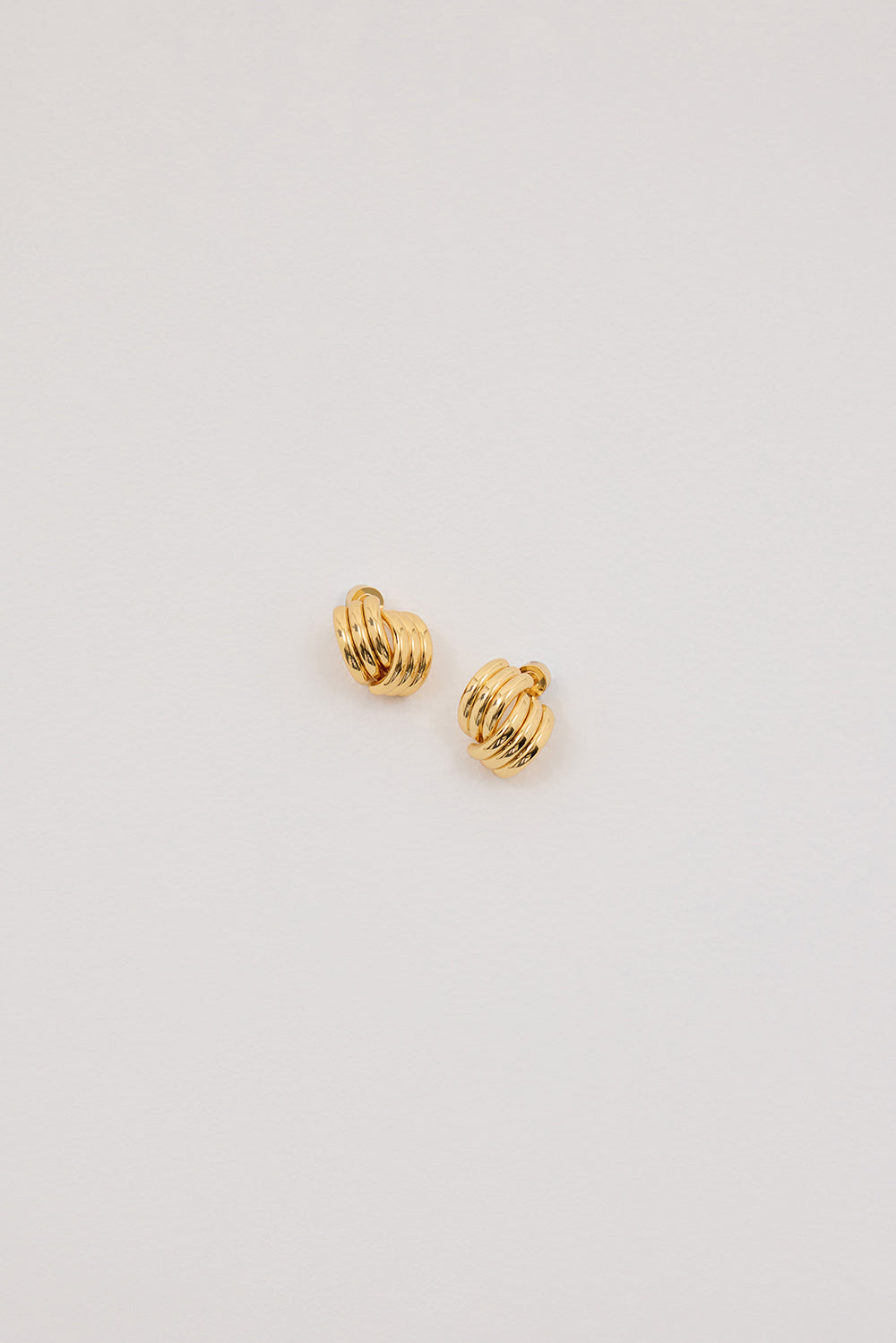 HEAVEN MAYHEM CLOVE EARRING GOLD