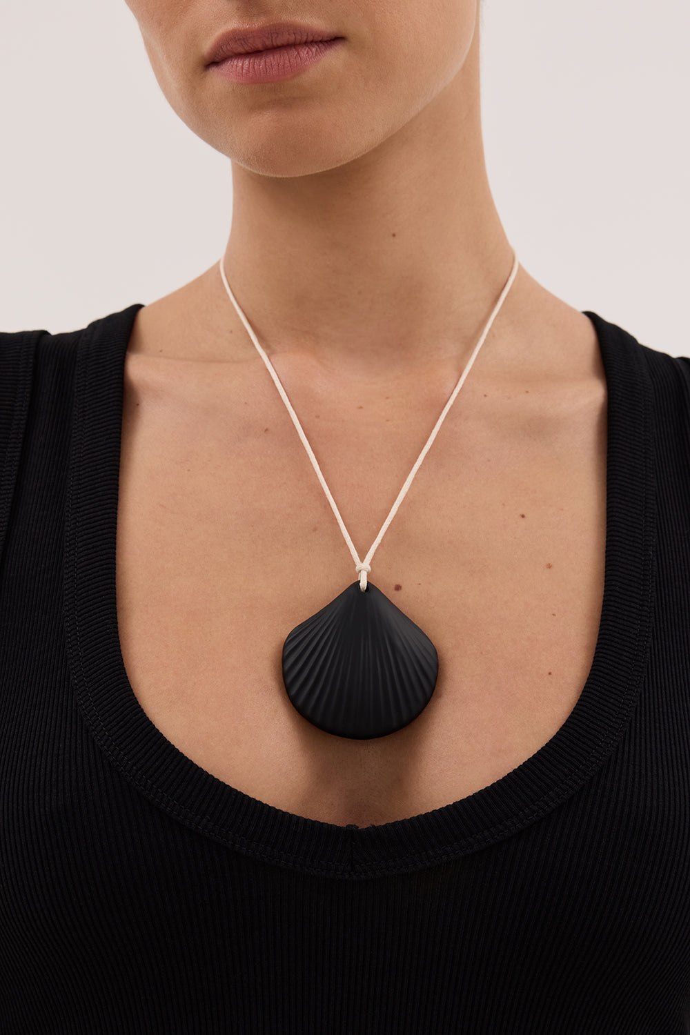 HEAVEN MAYHEM ASTER BLACK NECKLACE