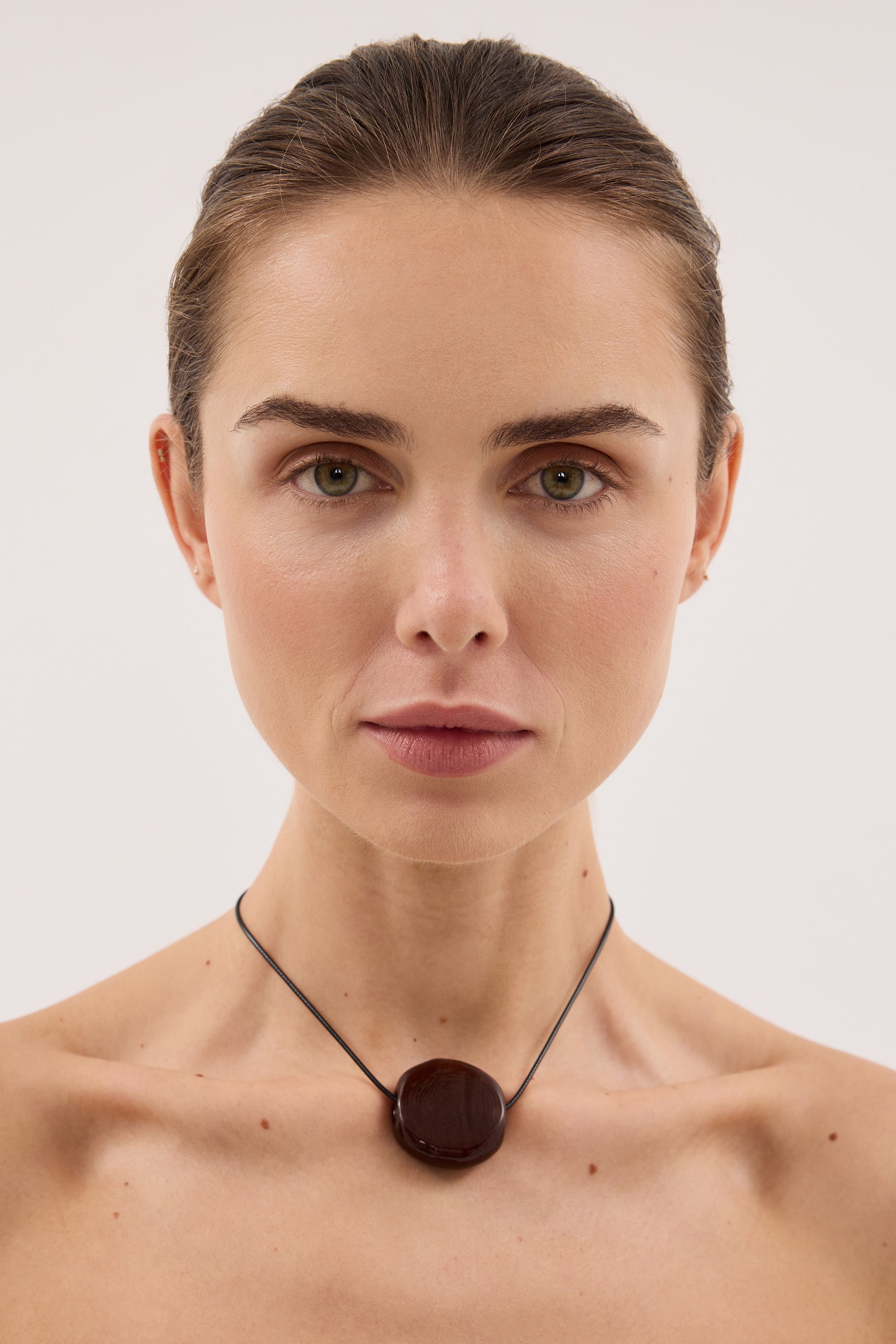 NURI STUDIOS BROWN GLASS CIRCLE NECKLACE