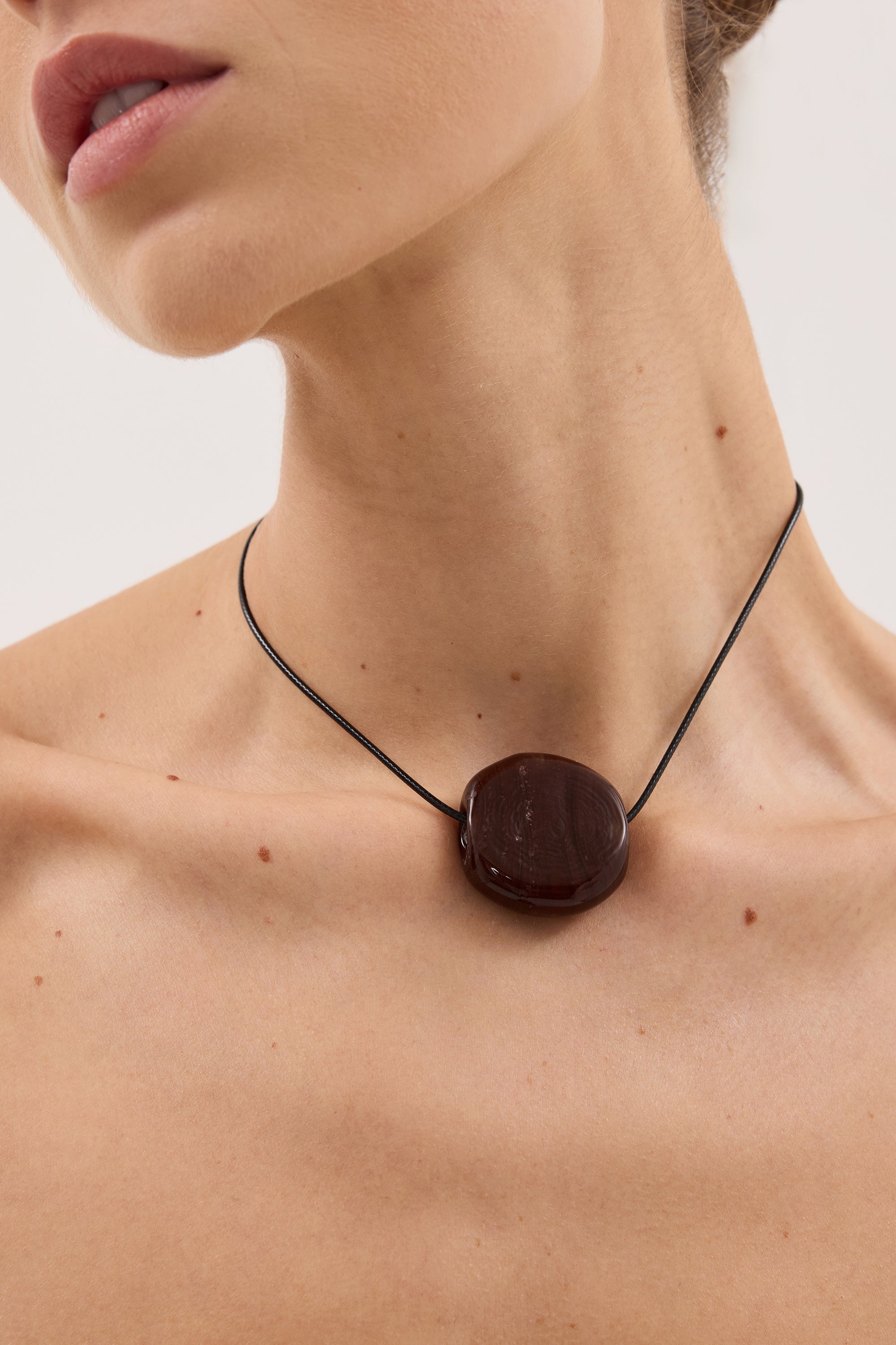 NURI STUDIOS BROWN GLASS CIRCLE NECKLACE