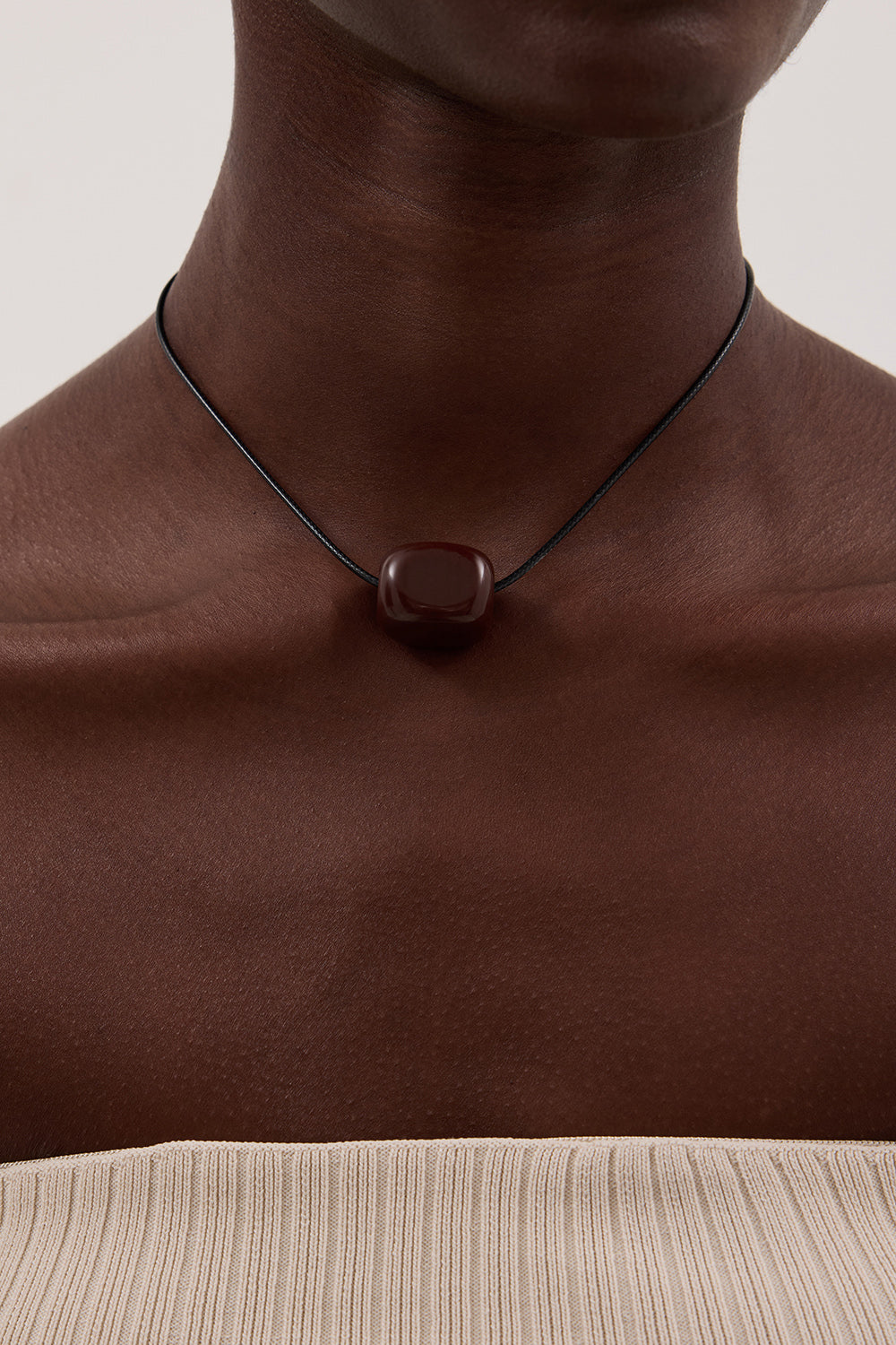 NURI STUDIO GLASS CUBE BROWN NECKLACE
