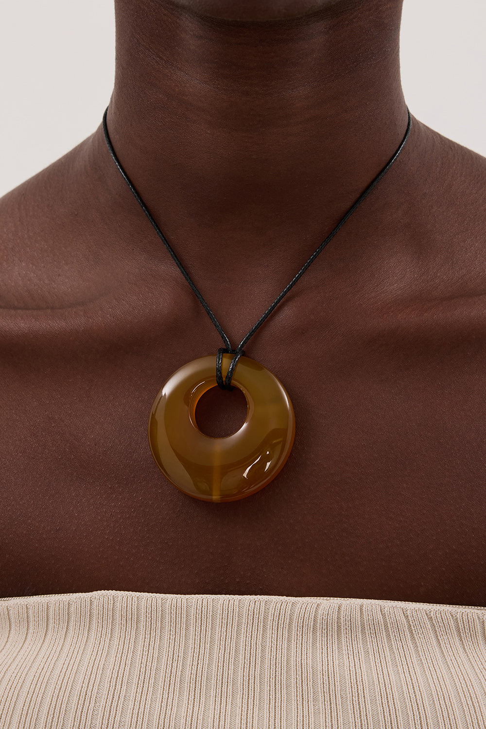 NURI STUDIO AGATE HOOP AMBER NECKLACE