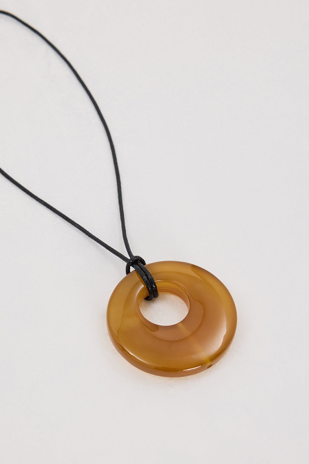 NURI STUDIO AGATE HOOP AMBER NECKLACE