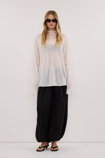 Zoe wearing VIRELLE OFF WHITE MERINO KNIT TOP