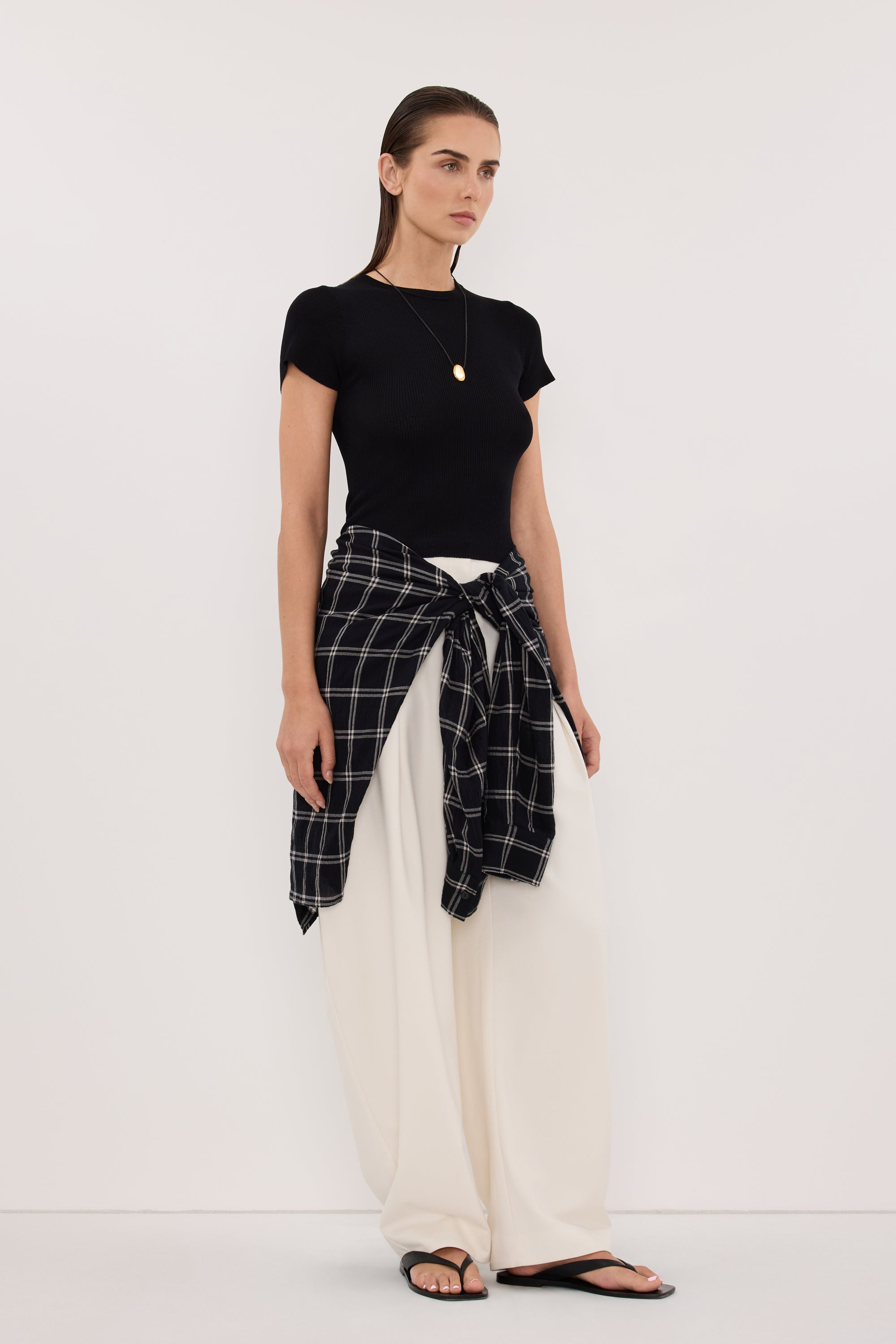 CLO BLACK RIBBED BABY TEE