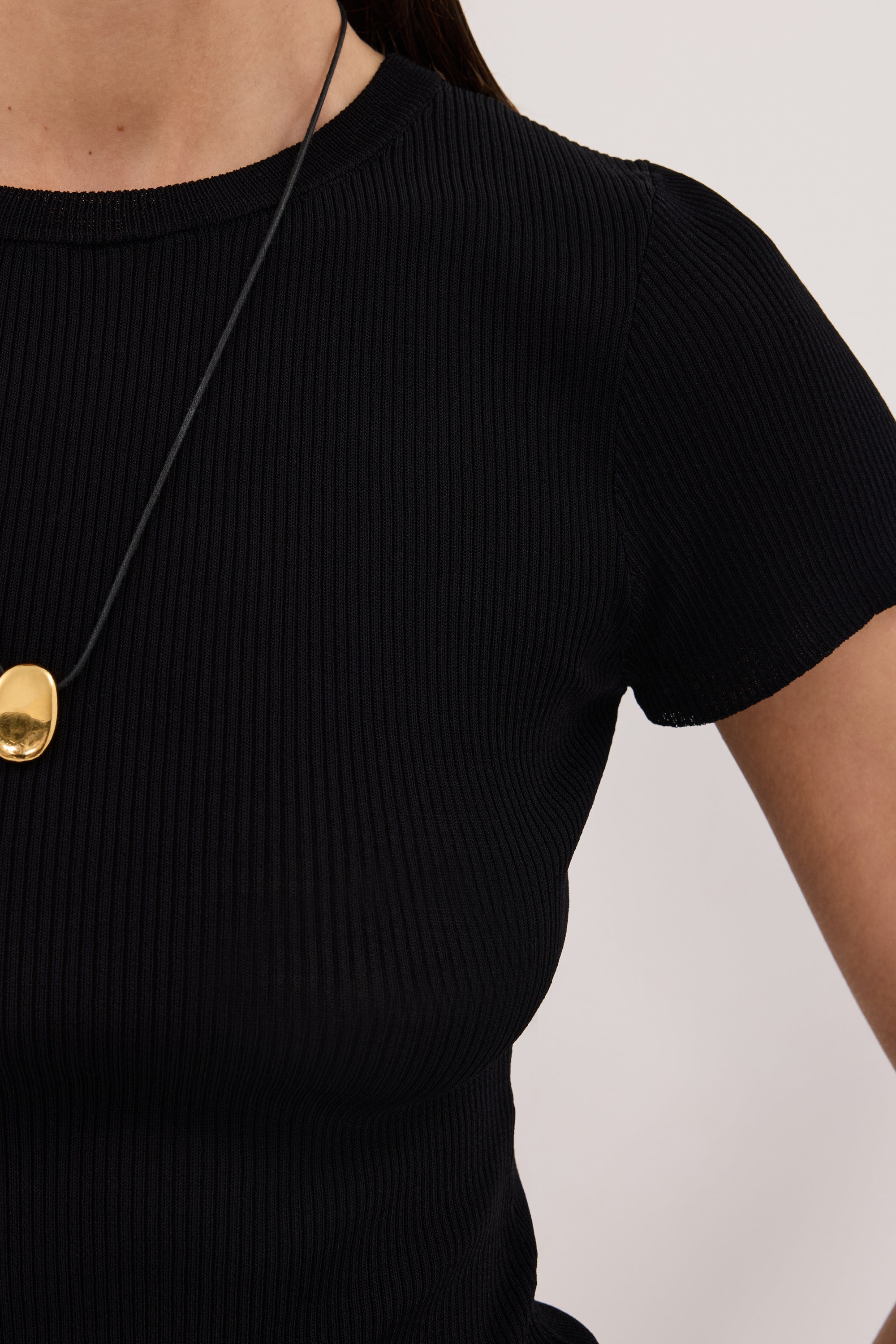 CLO BLACK RIBBED BABY TEE