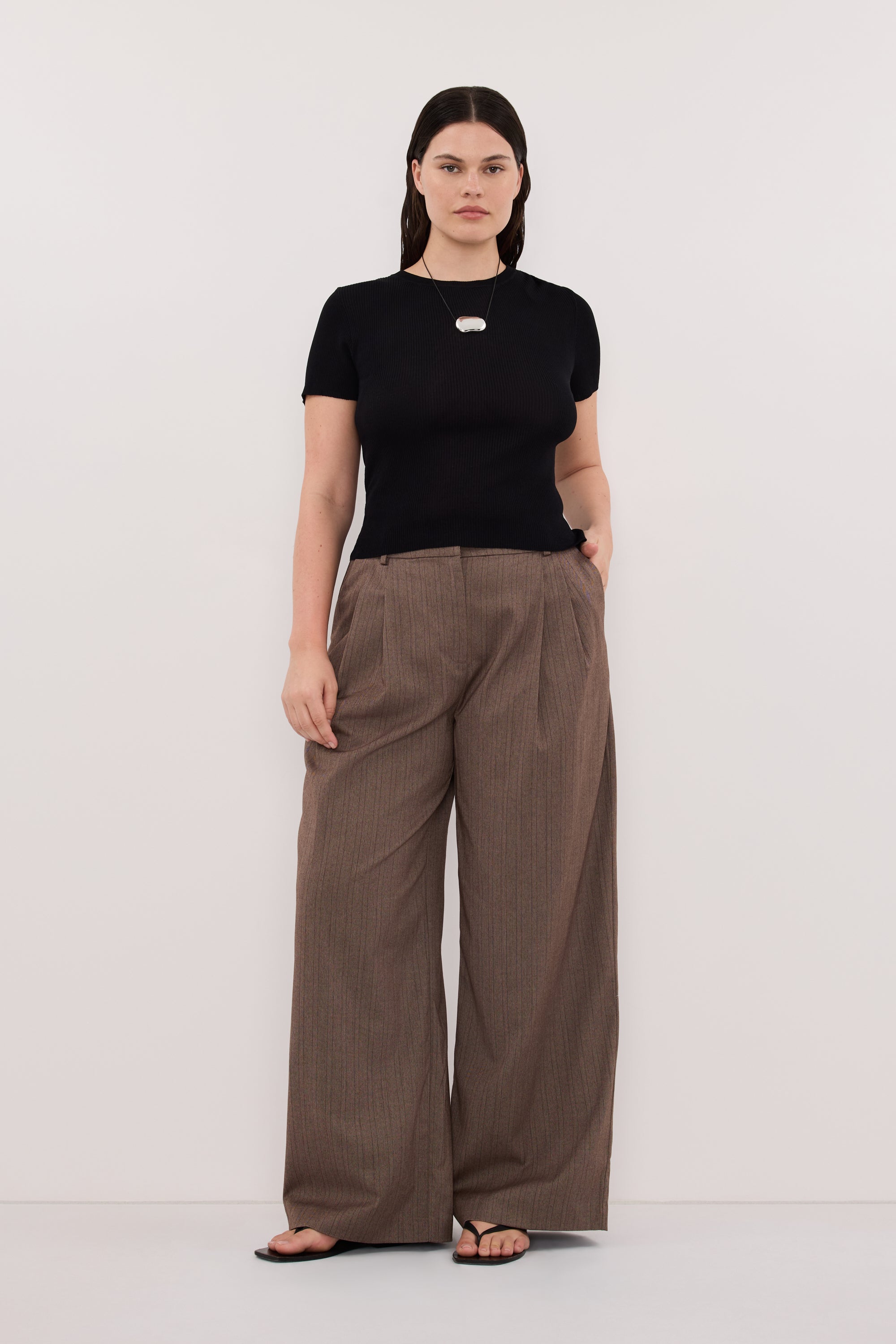 babylclub ブラック トップス CLO BLACK RIBBED BABY TEE – DISSH