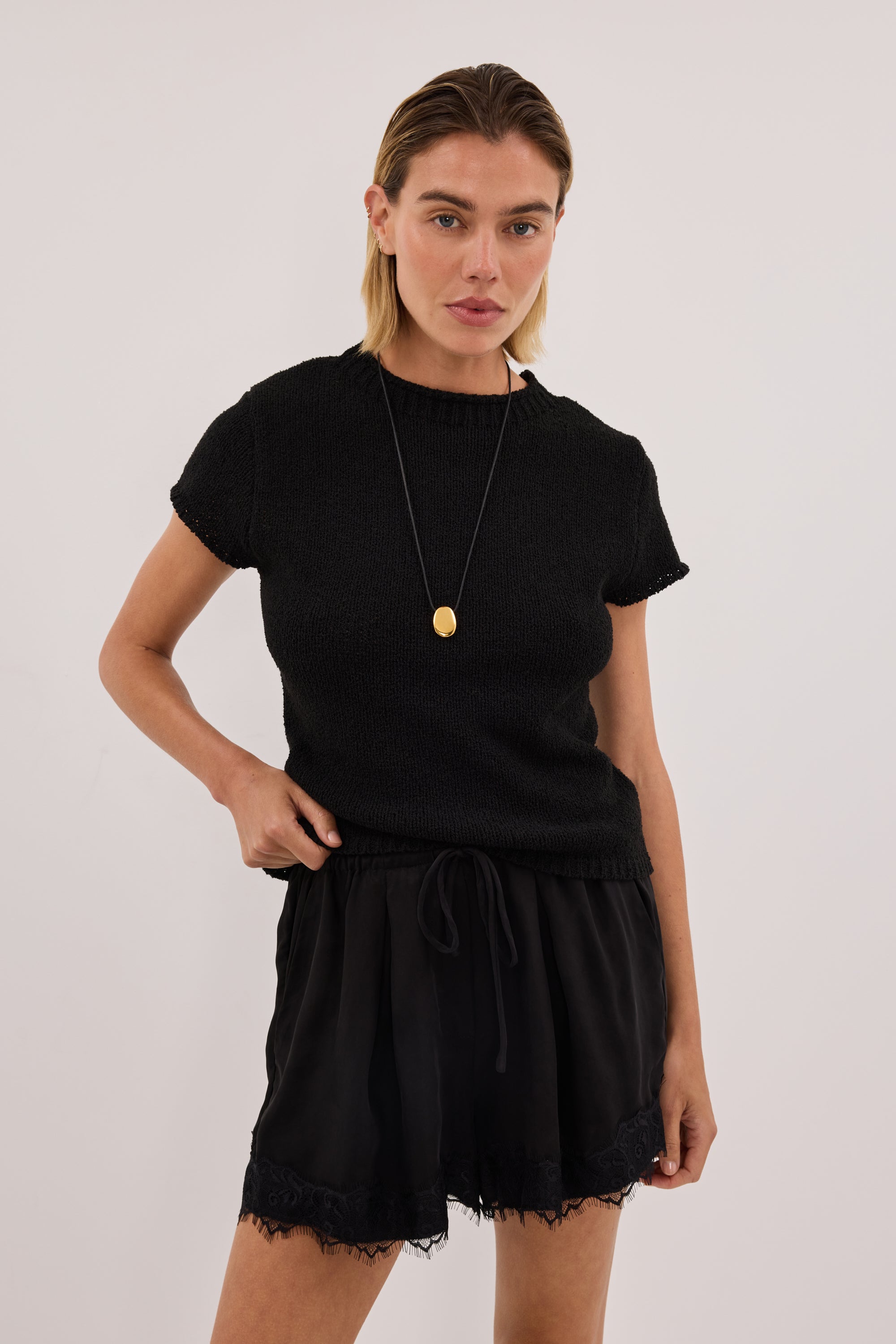 LEO BLACK KNIT TOP