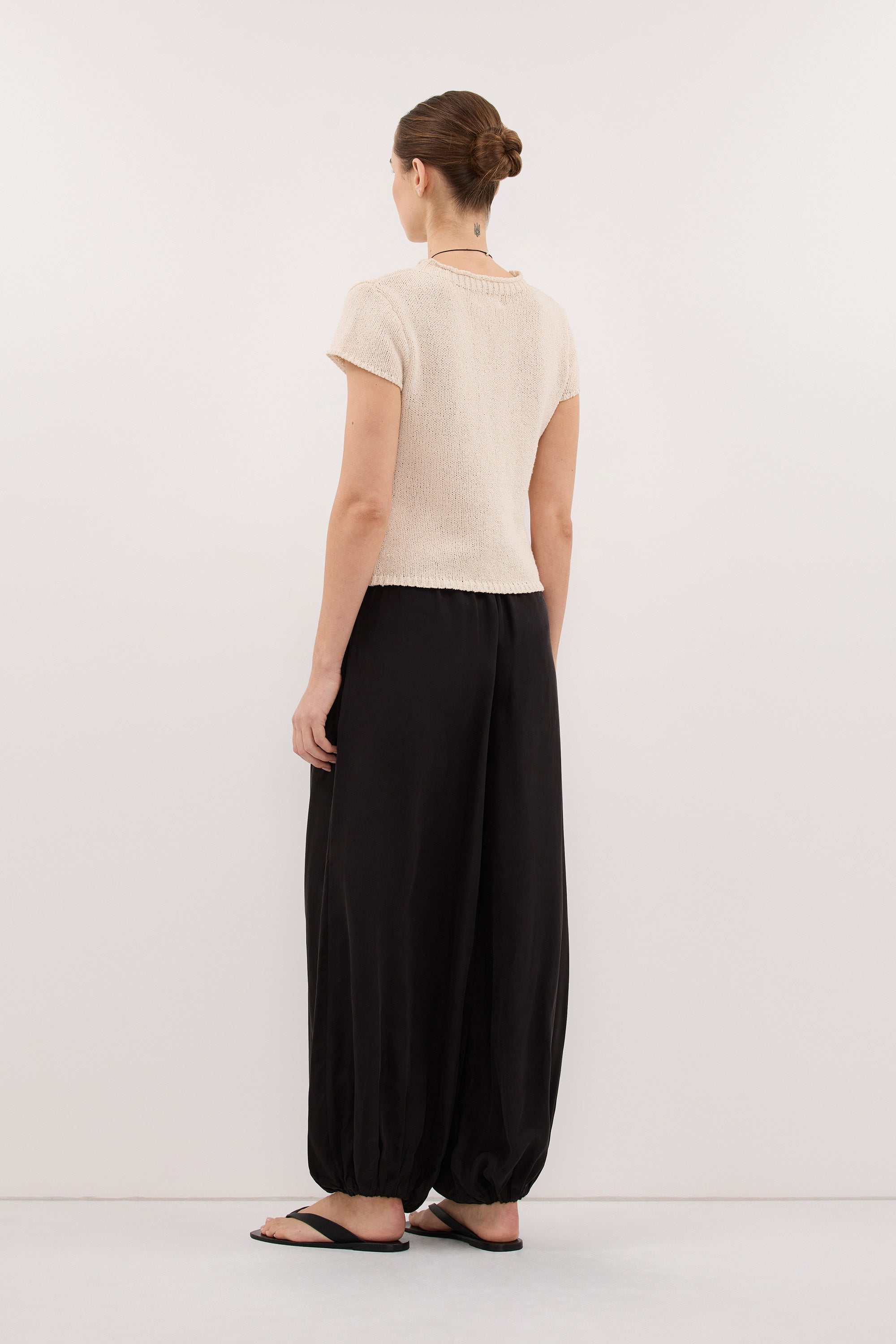 LEO SANDSTONE KNIT TOP
