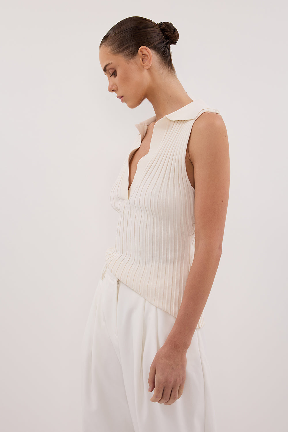 HAL PLASTER SLEEVELESS KNIT TOP – DISSH