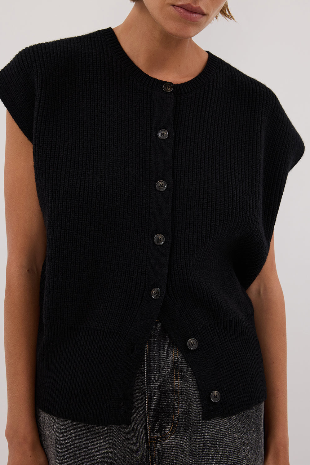KATE BLACK KNIT VEST – DISSH