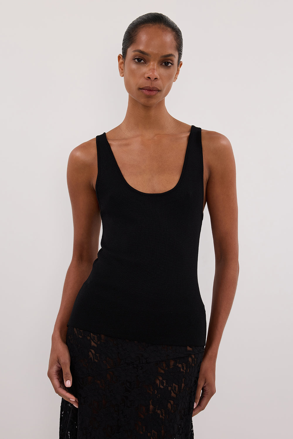 TROY BLACK SLEEVELESS KNIT TANK – DISSH