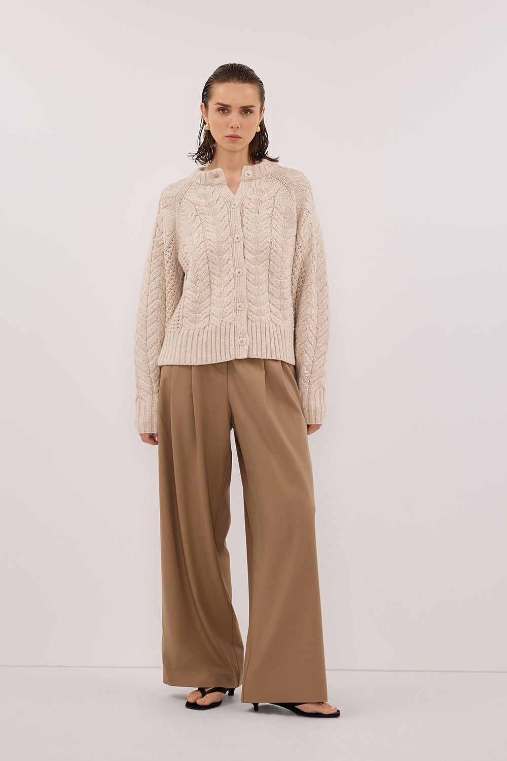 TOM CHALK CABLE KNIT CARDIGAN