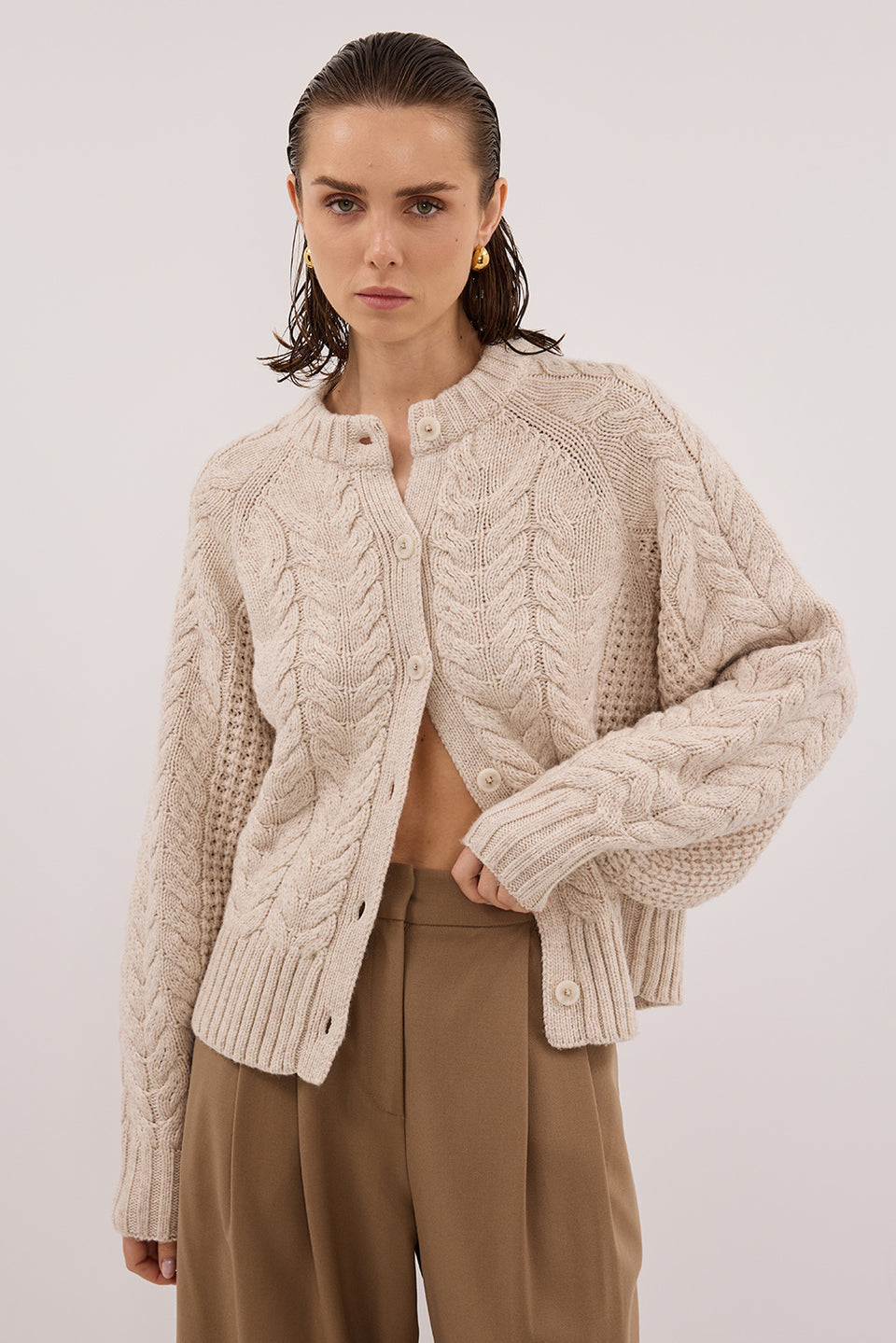 TOM CHALK CABLE KNIT CARDIGAN