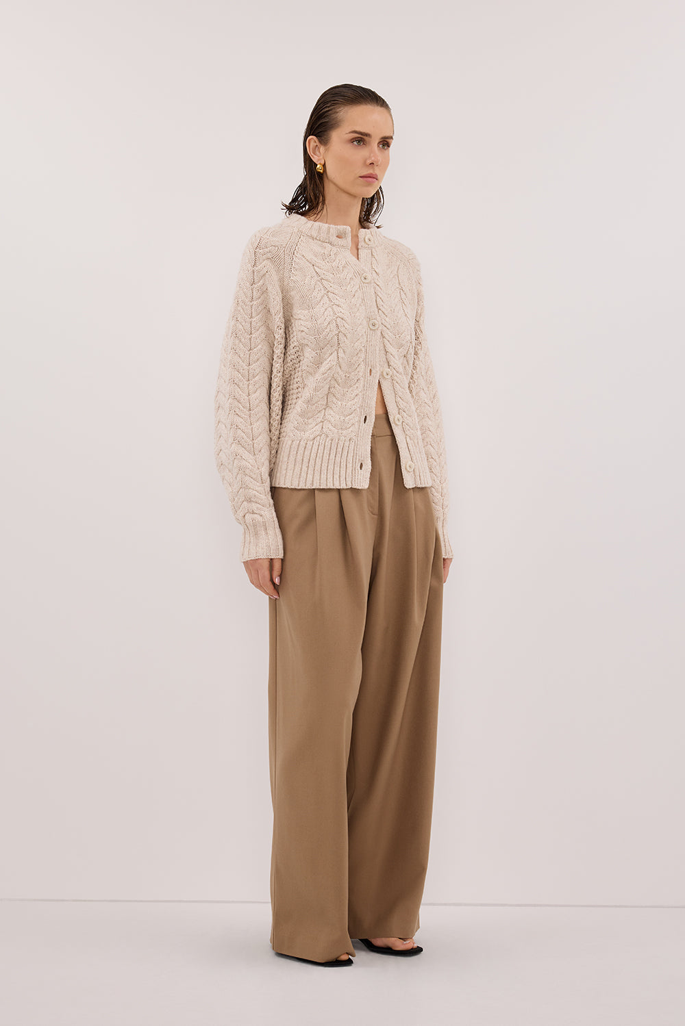 TOM CHALK CABLE KNIT CARDIGAN