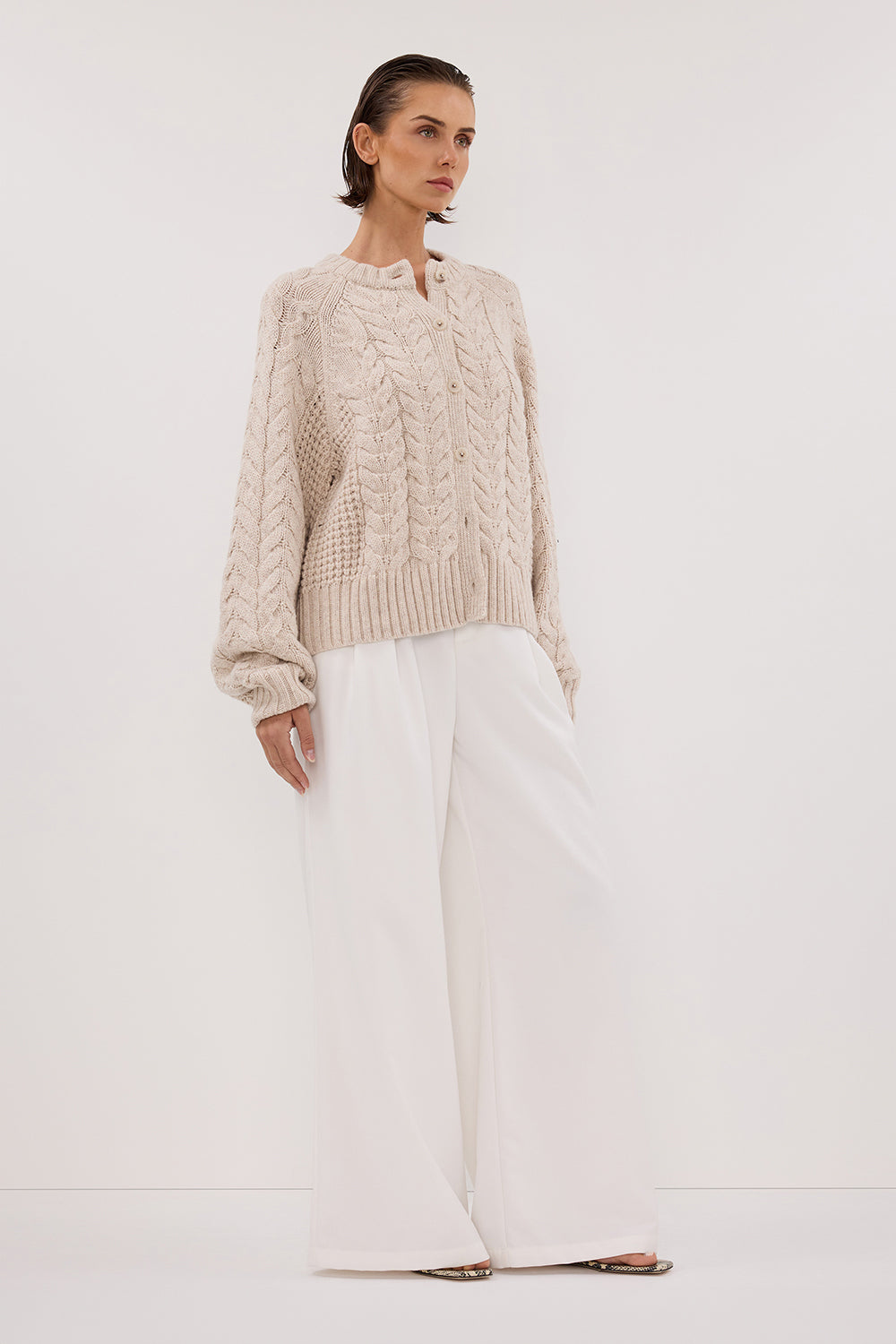 TOM CHALK CABLE KNIT CARDIGAN