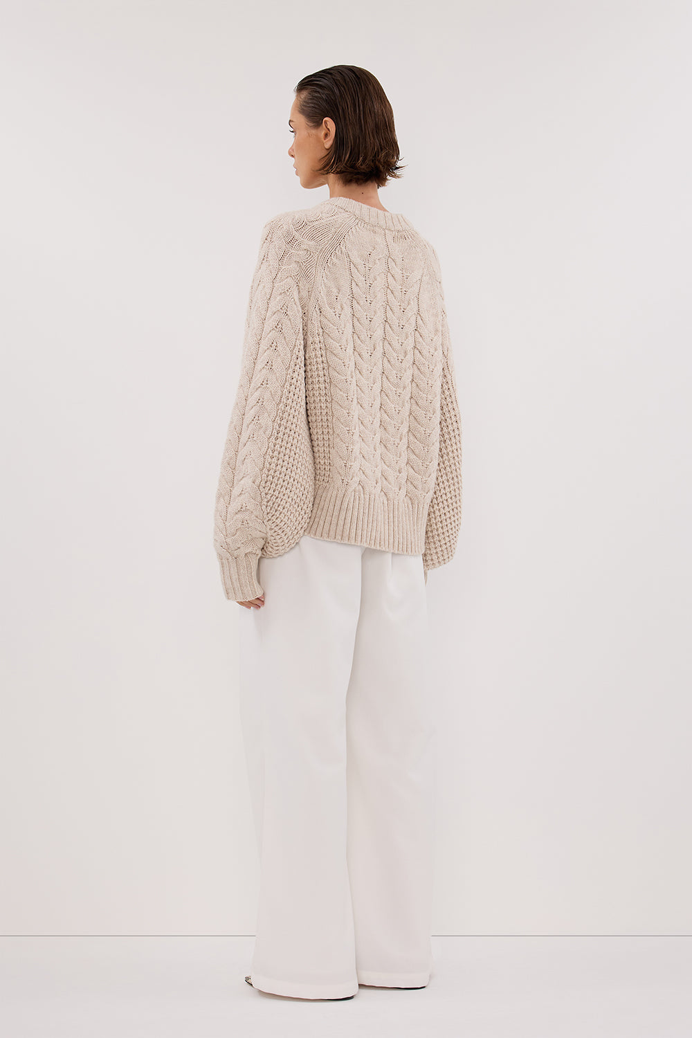 TOM CHALK CABLE KNIT CARDIGAN