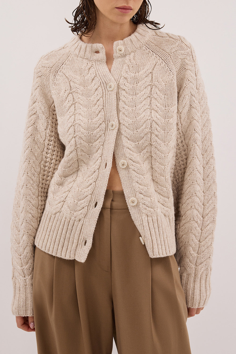 TOM CHALK CABLE KNIT CARDIGAN