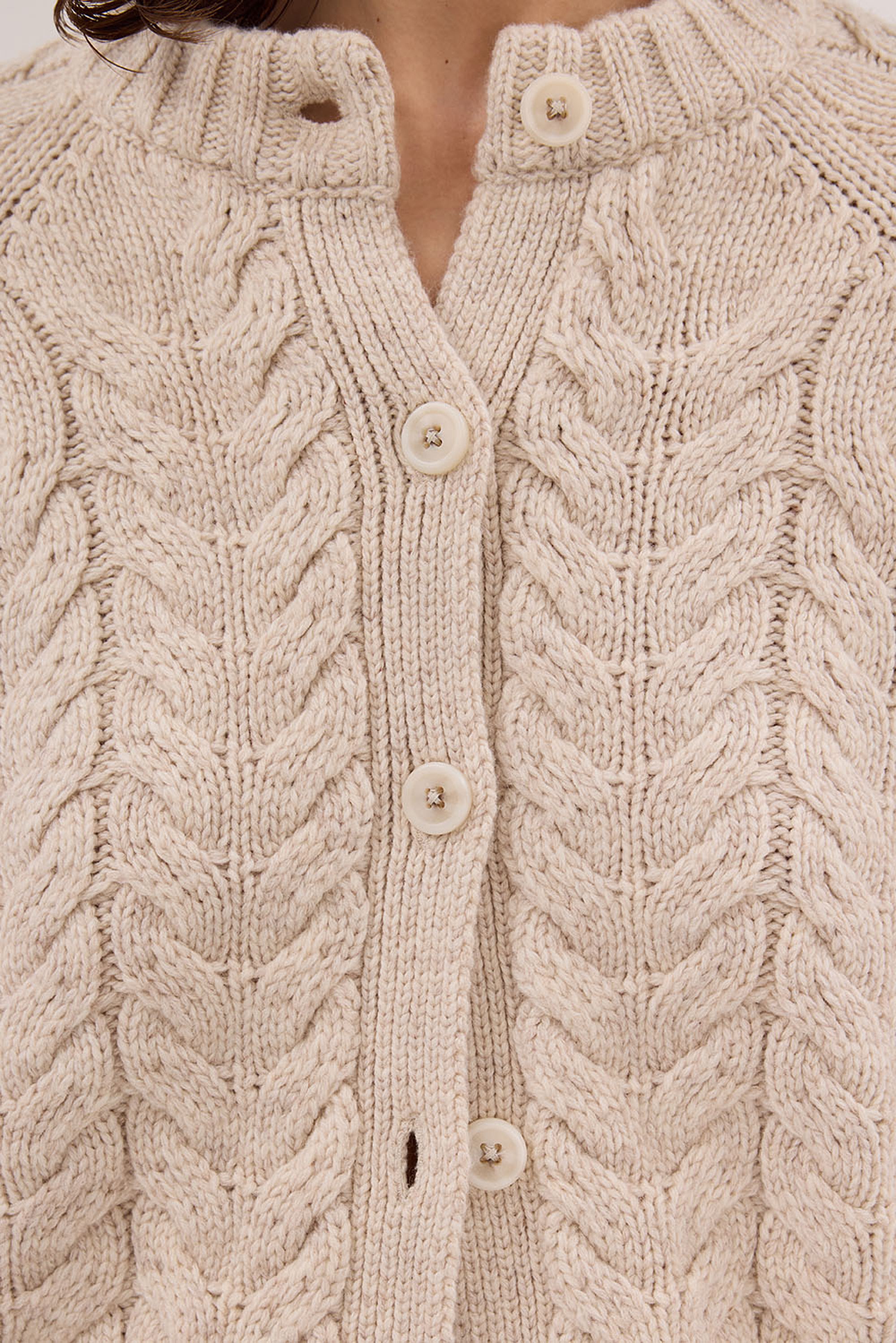 TOM CHALK CABLE KNIT CARDIGAN