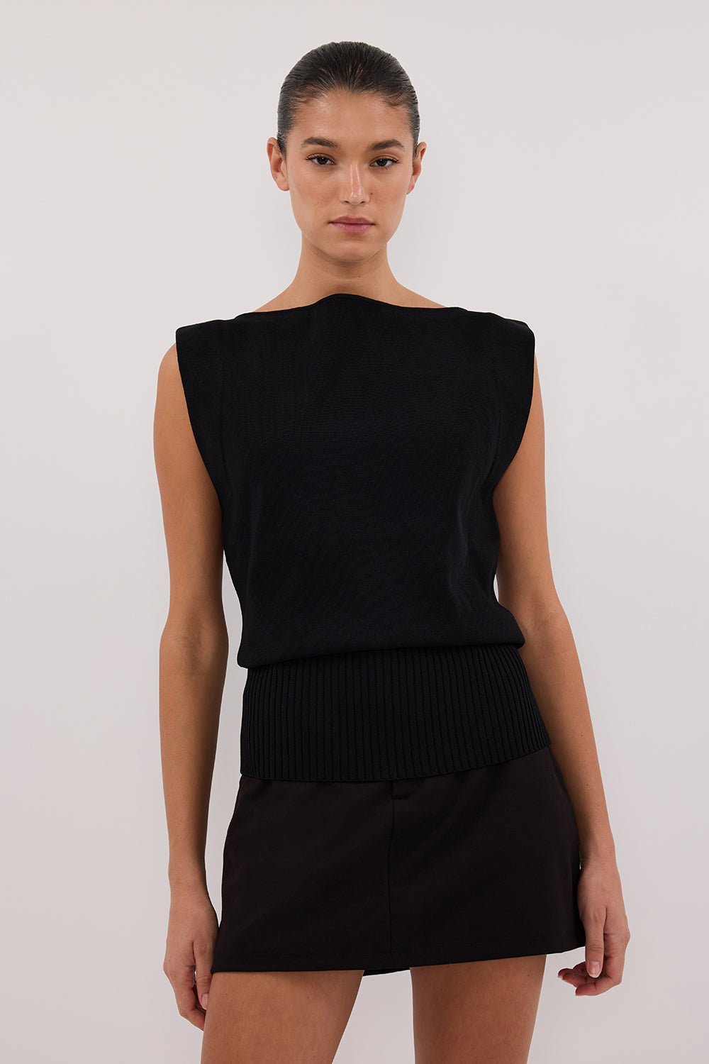 ELSA BLACK SLEEVELESS KNIT TOP