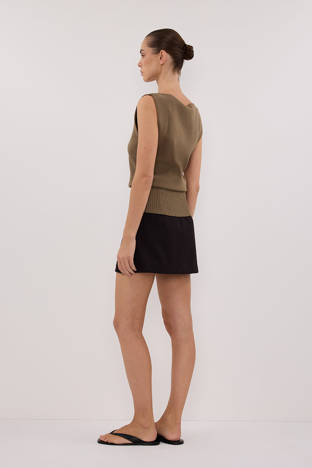 ELSA OLIVE SLEEVELESS KNIT TOP