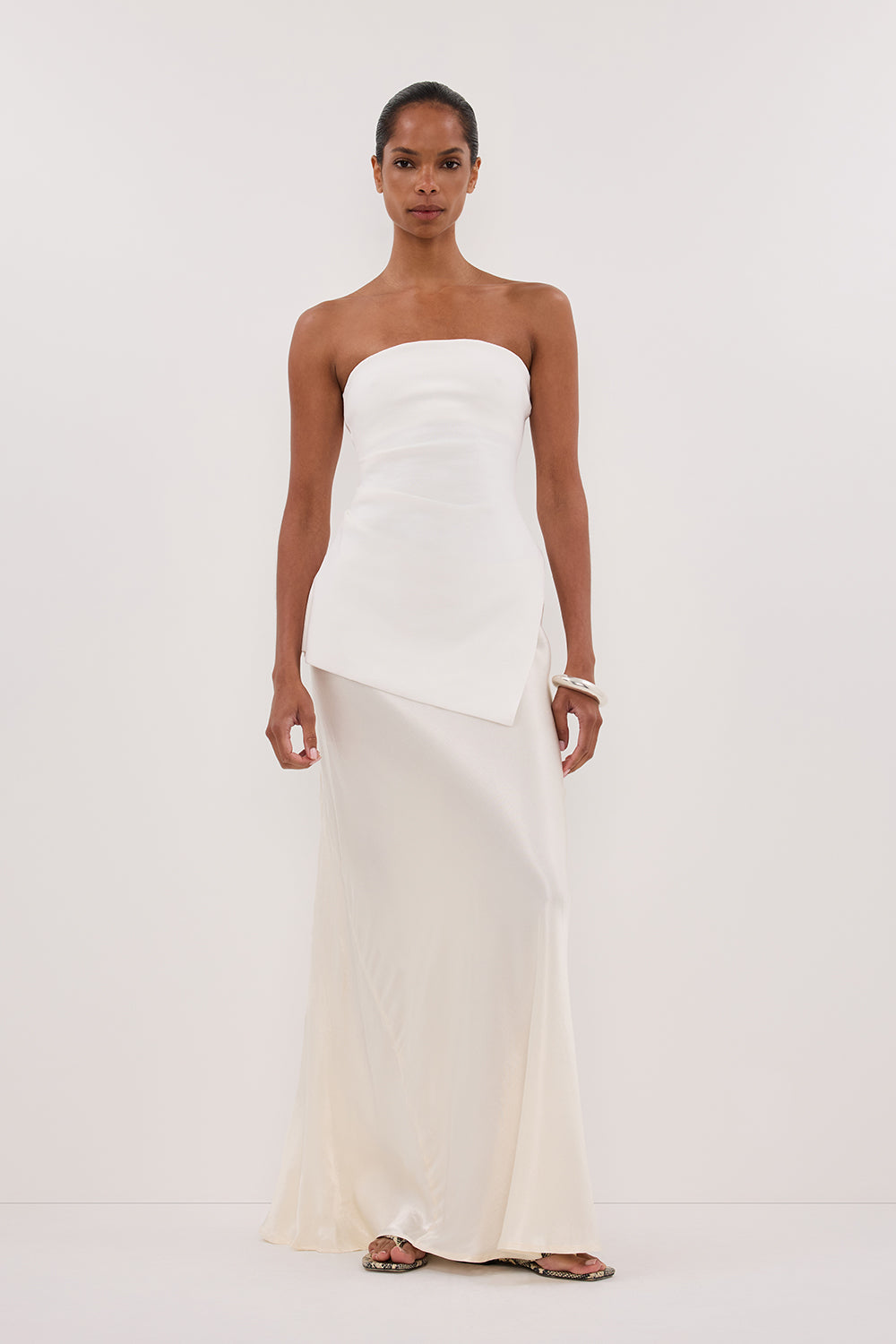 KAYLA WHITE LINEN BERMUDA SHORT – DISSH