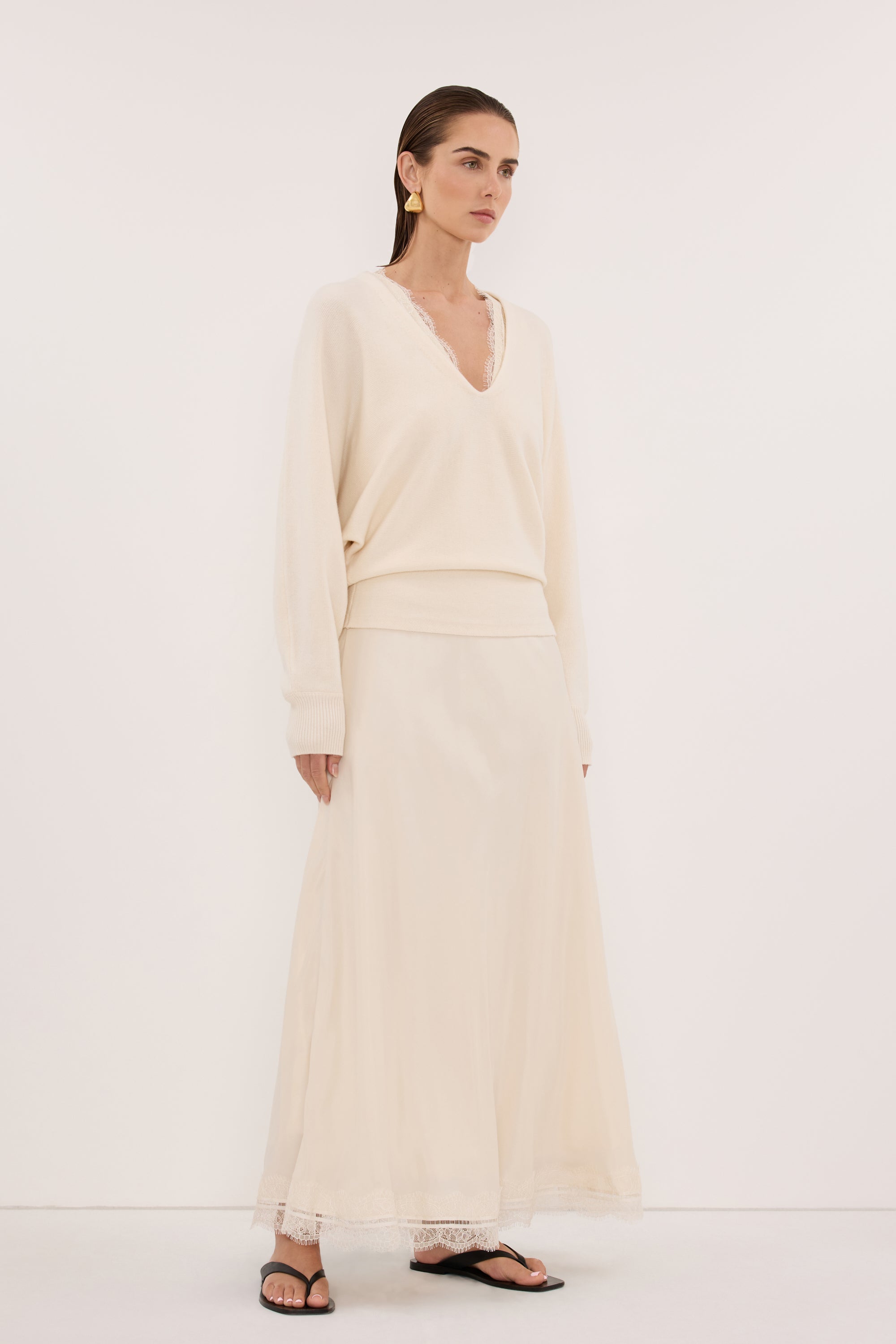 LUMI CREAM V NECK MERINO KNIT JUMPER