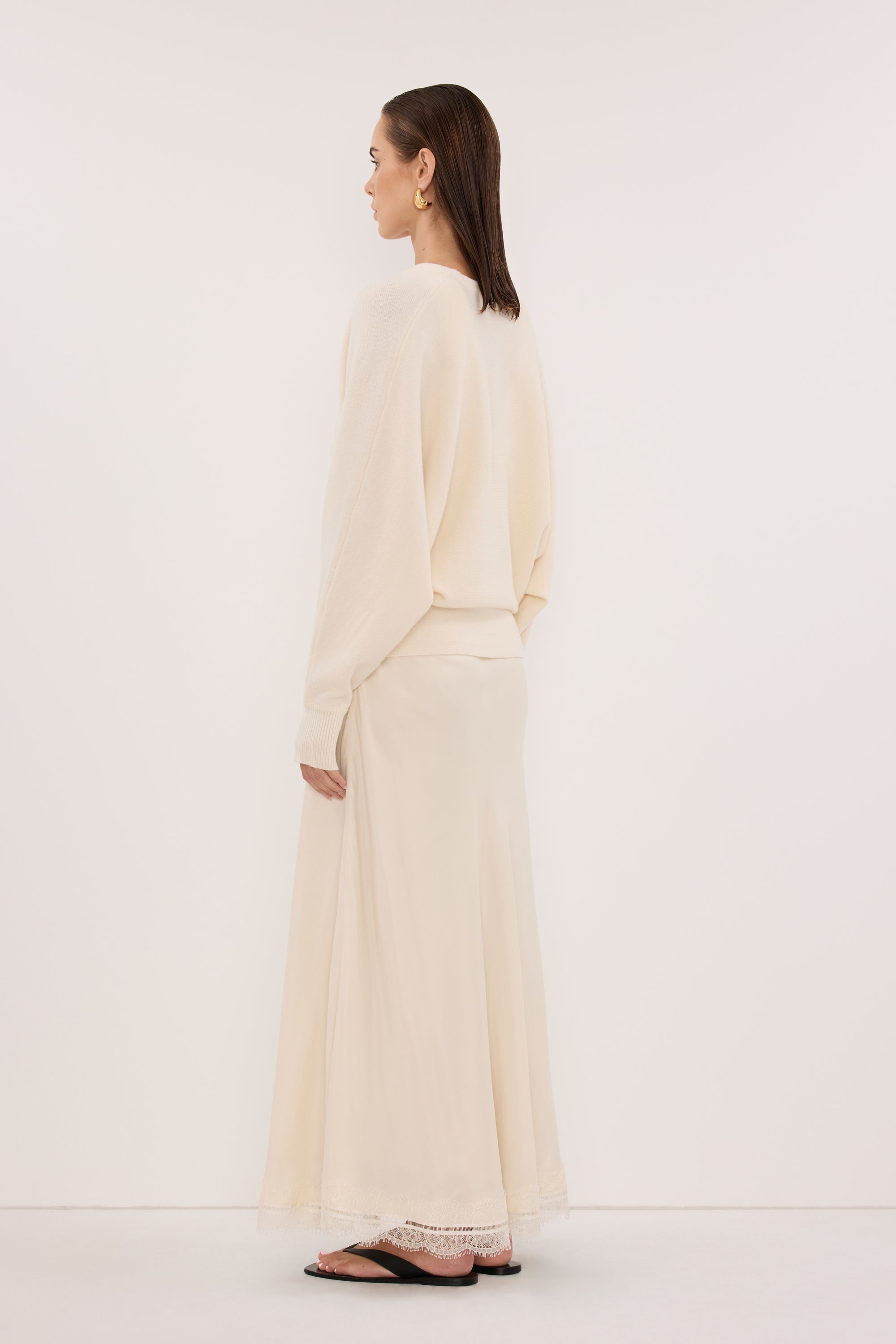 LUMI CREAM V NECK MERINO KNIT JUMPER