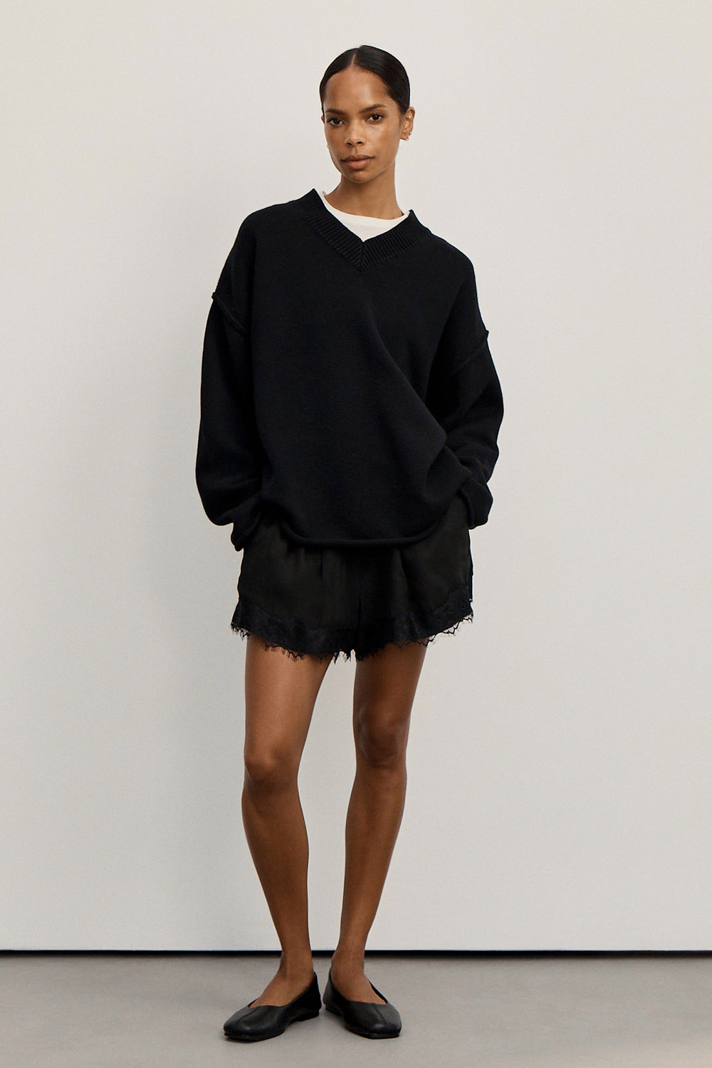 FLINT BLACK V NECK KNIT JUMPER