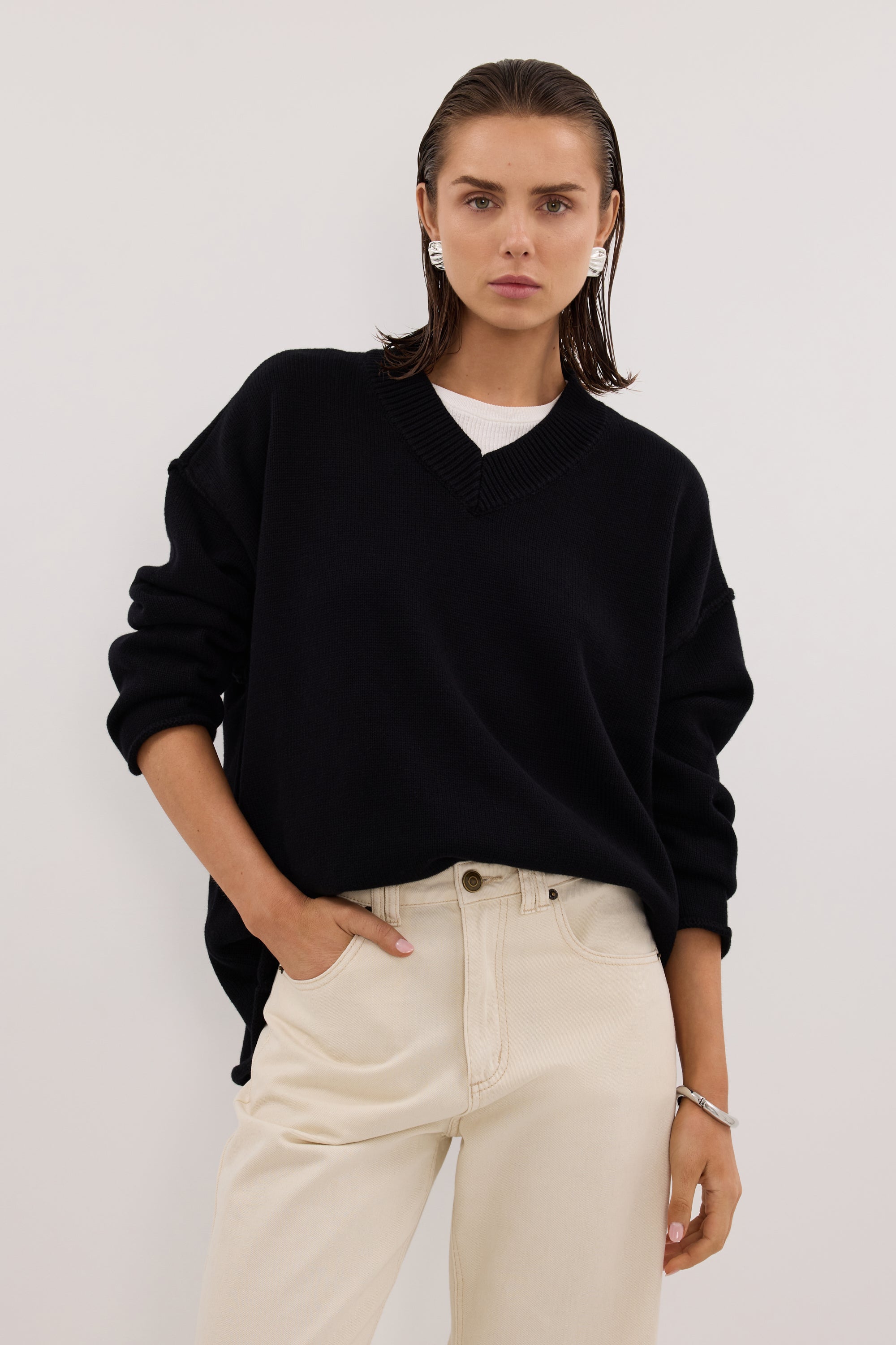FLINT BLACK V NECK KNIT JUMPER