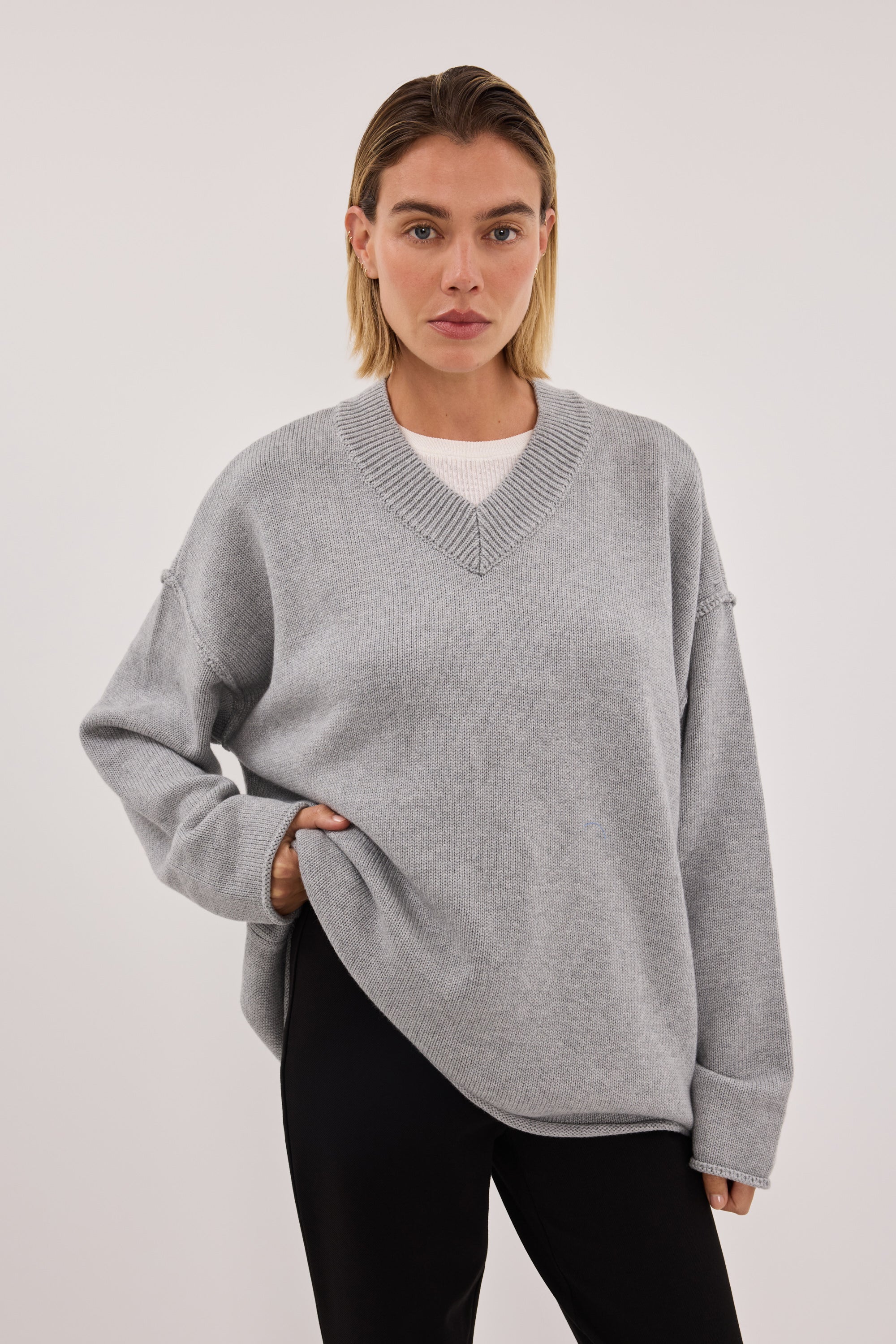 FLINT SILVER V NECK KNIT JUMPER