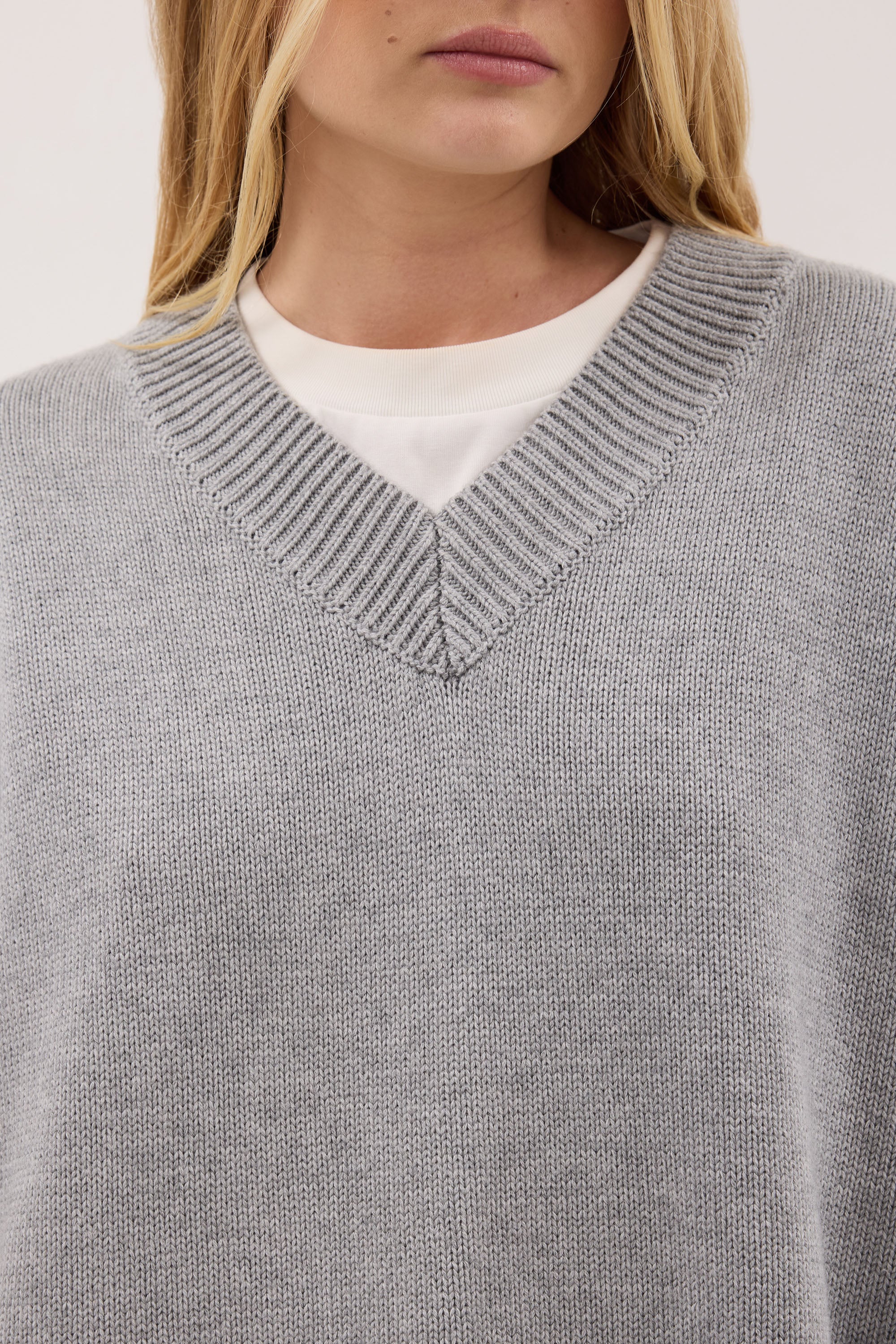 FLINT SILVER V NECK KNIT JUMPER – DISSH