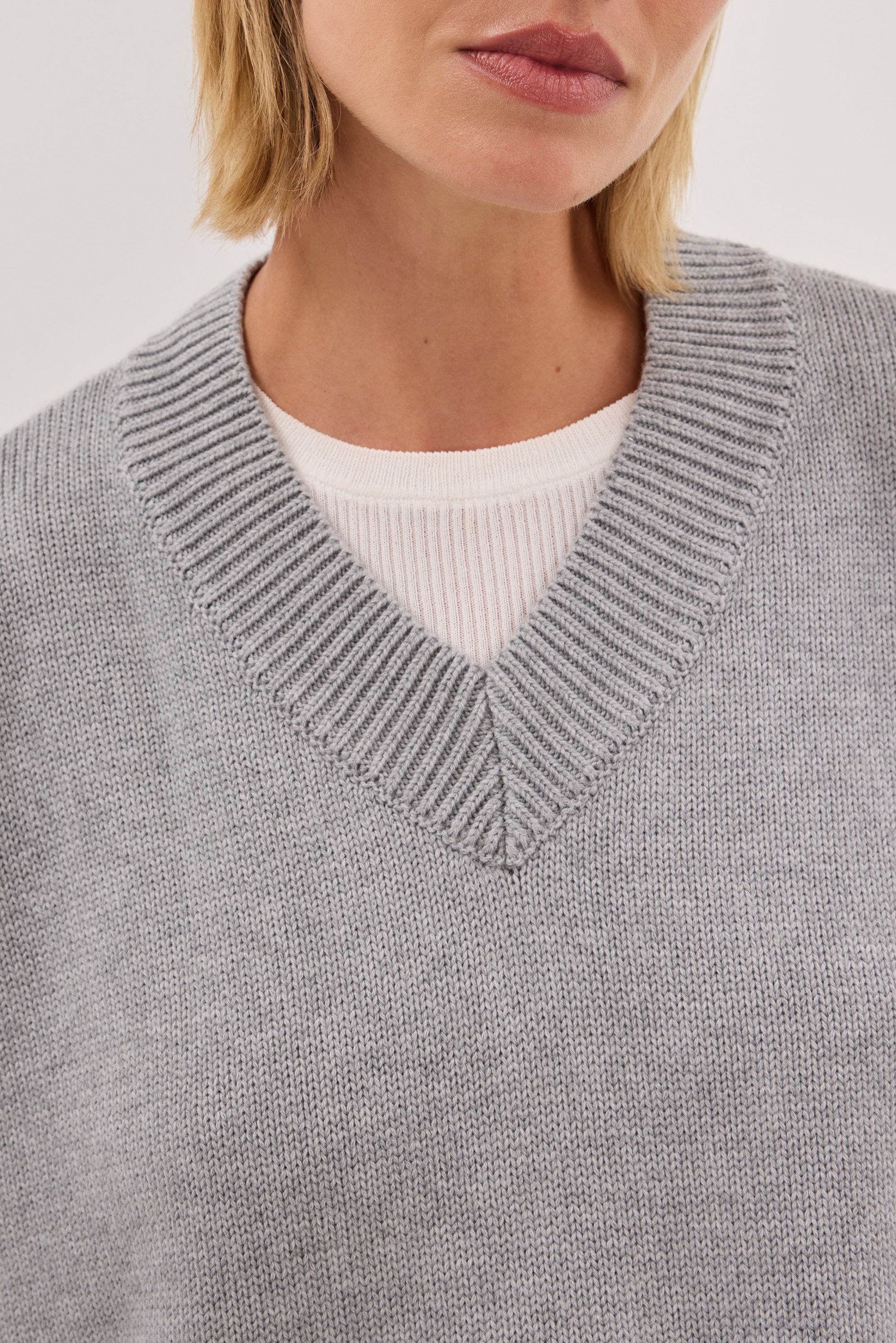 FLINT SILVER V NECK KNIT JUMPER