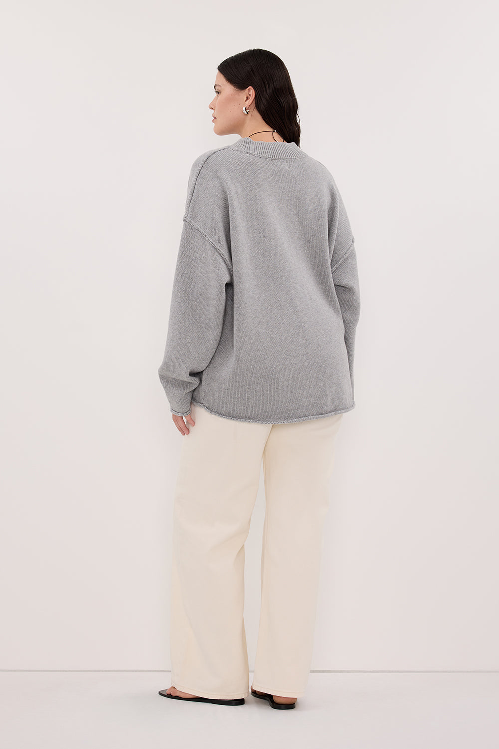 FLINT SILVER V NECK KNIT JUMPER