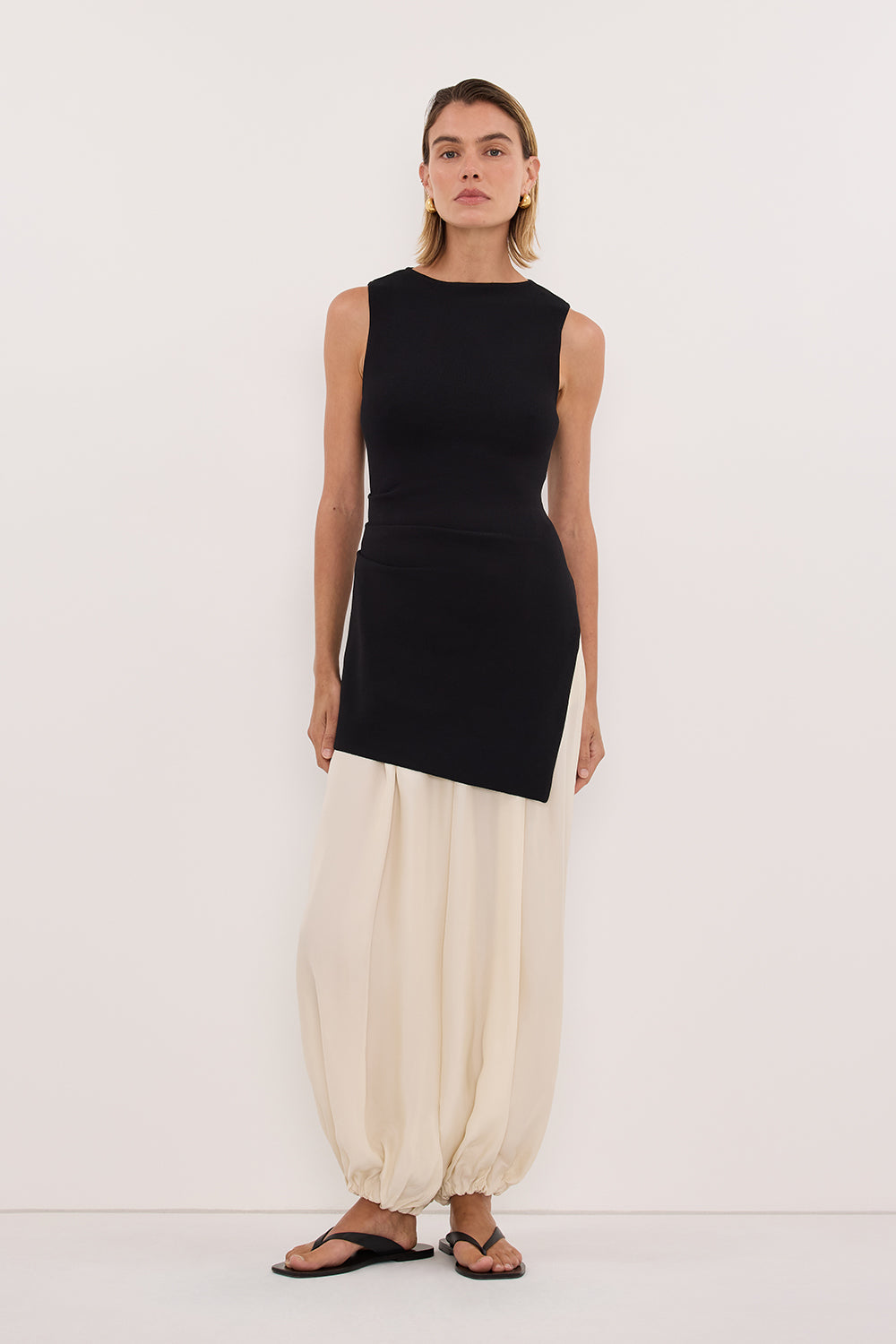 CLEO BLACK SLEEVELESS LONGLINE KNIT TOP 