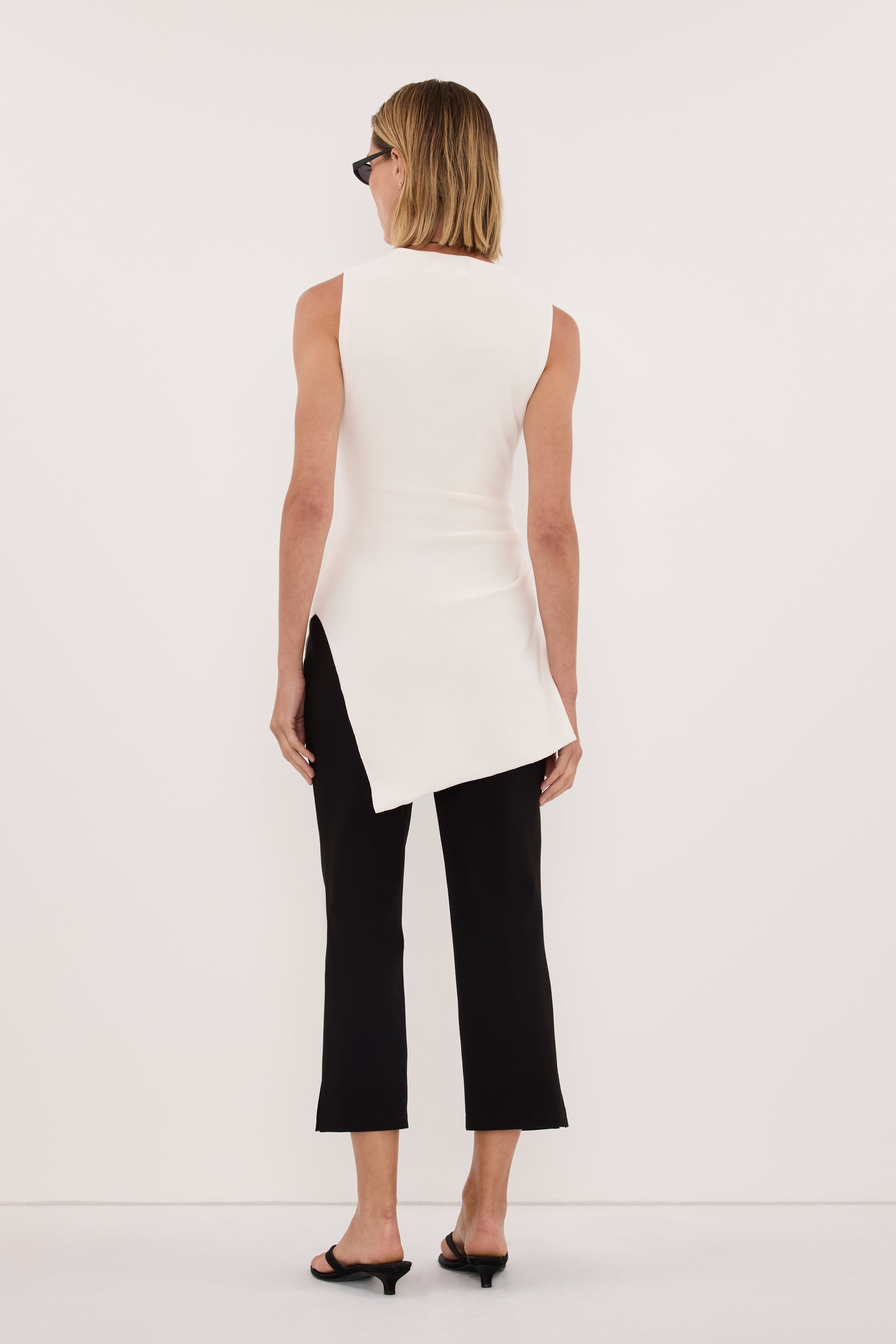 CLEO WHITE SLEEVELESS LONGLINE KNIT TOP 