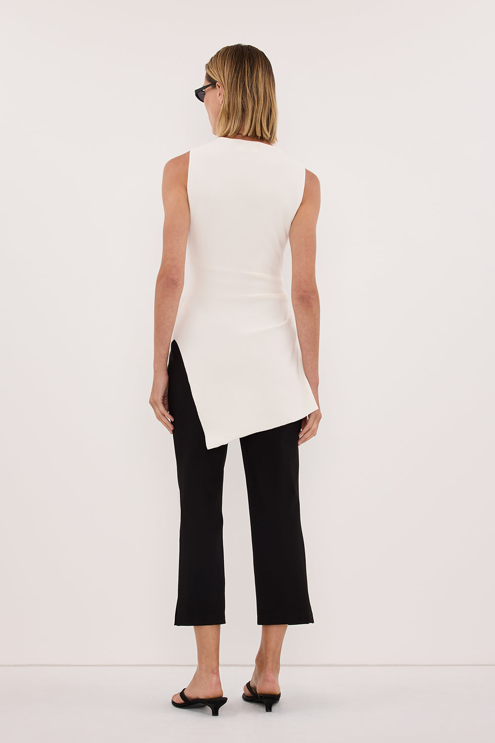 CLEO WHITE SLEEVELESS LONGLINE KNIT TOP 
