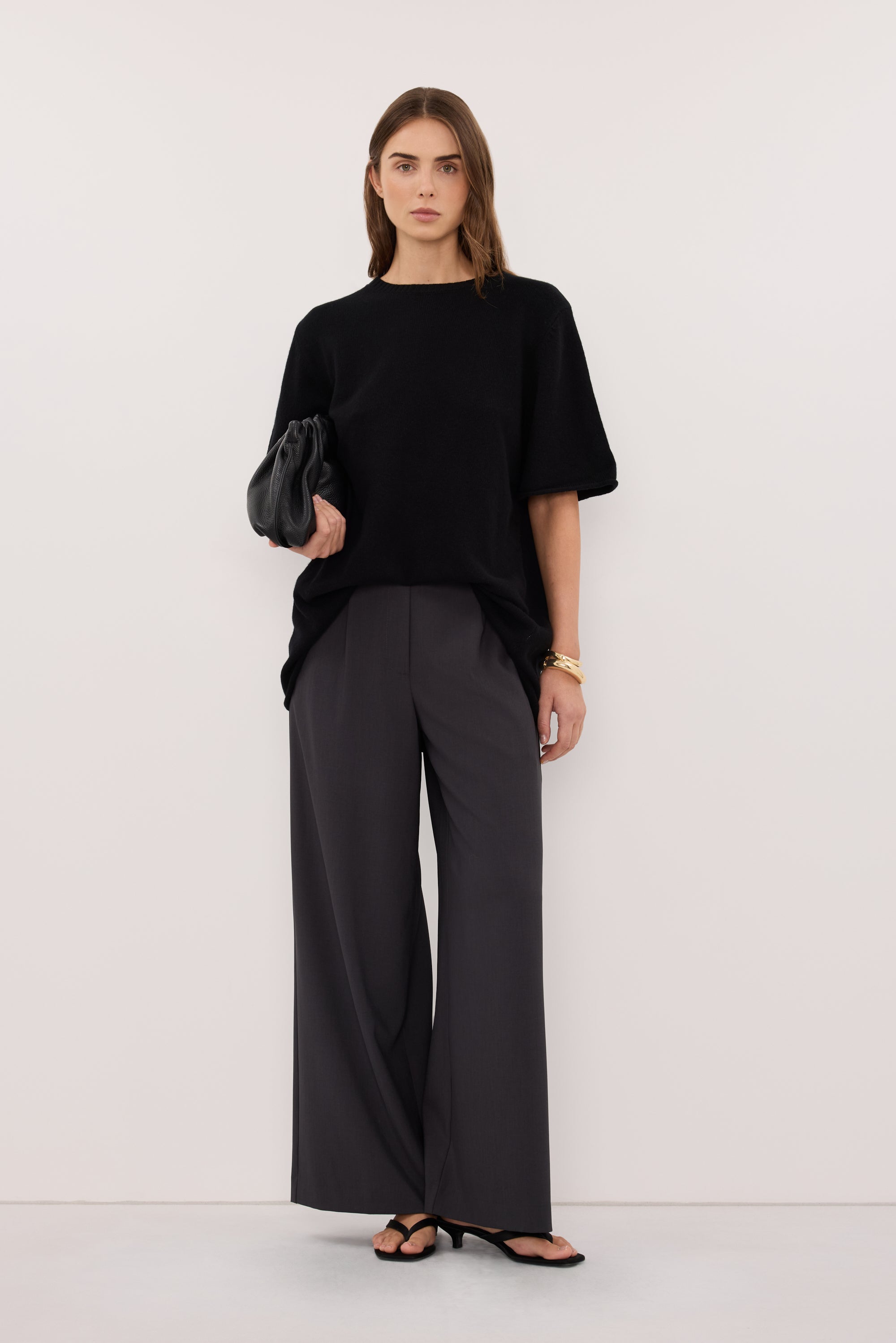 TESS BLACK LONGLINE KNIT TEE