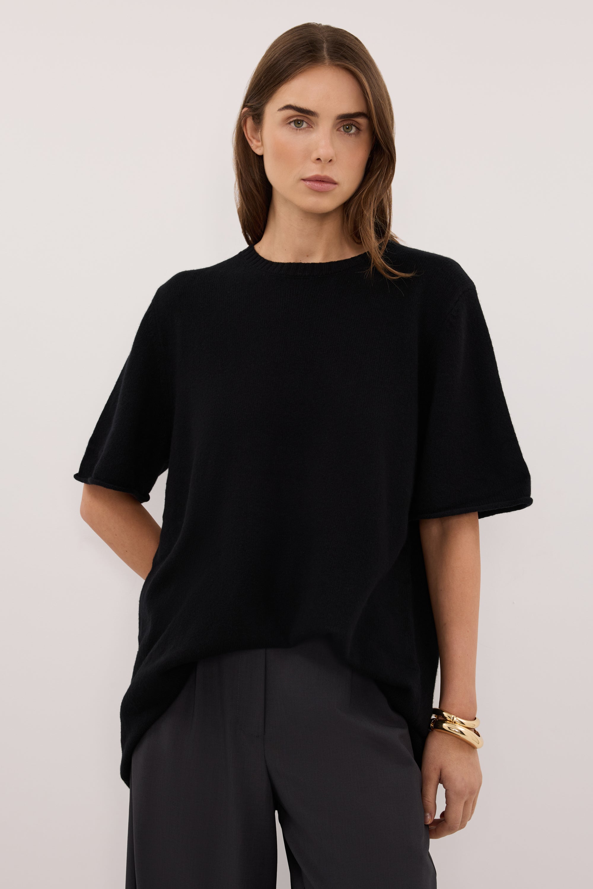TESS BLACK LONGLINE KNIT TEE