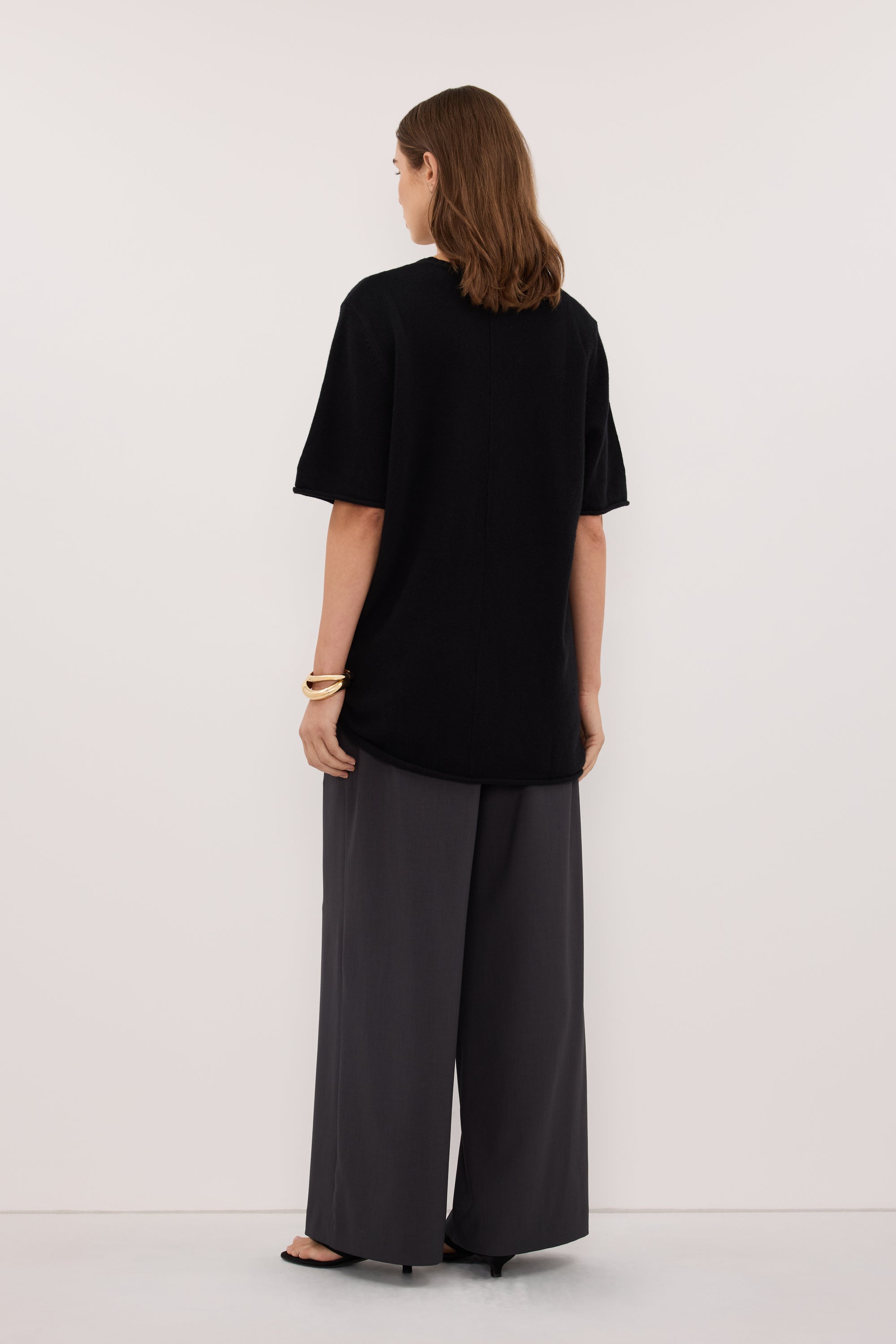 TESS BLACK LONGLINE KNIT TEE