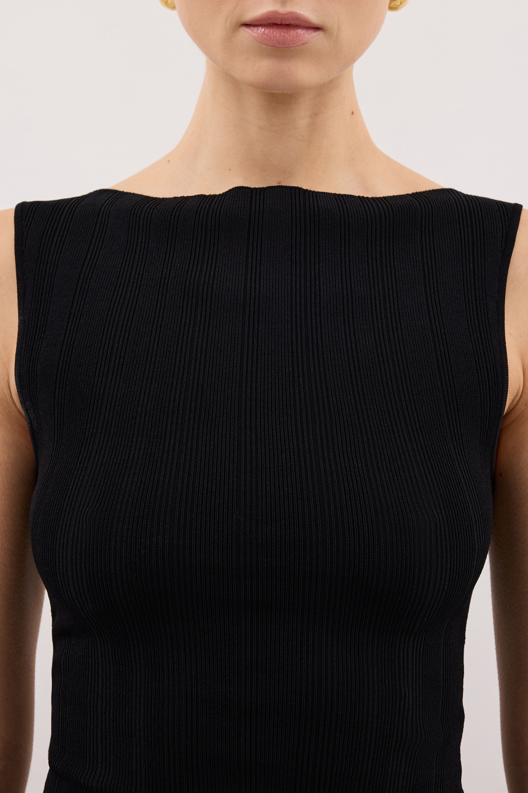 DOVE BLACK SLEEVELESS RIBBED KNIT TANK