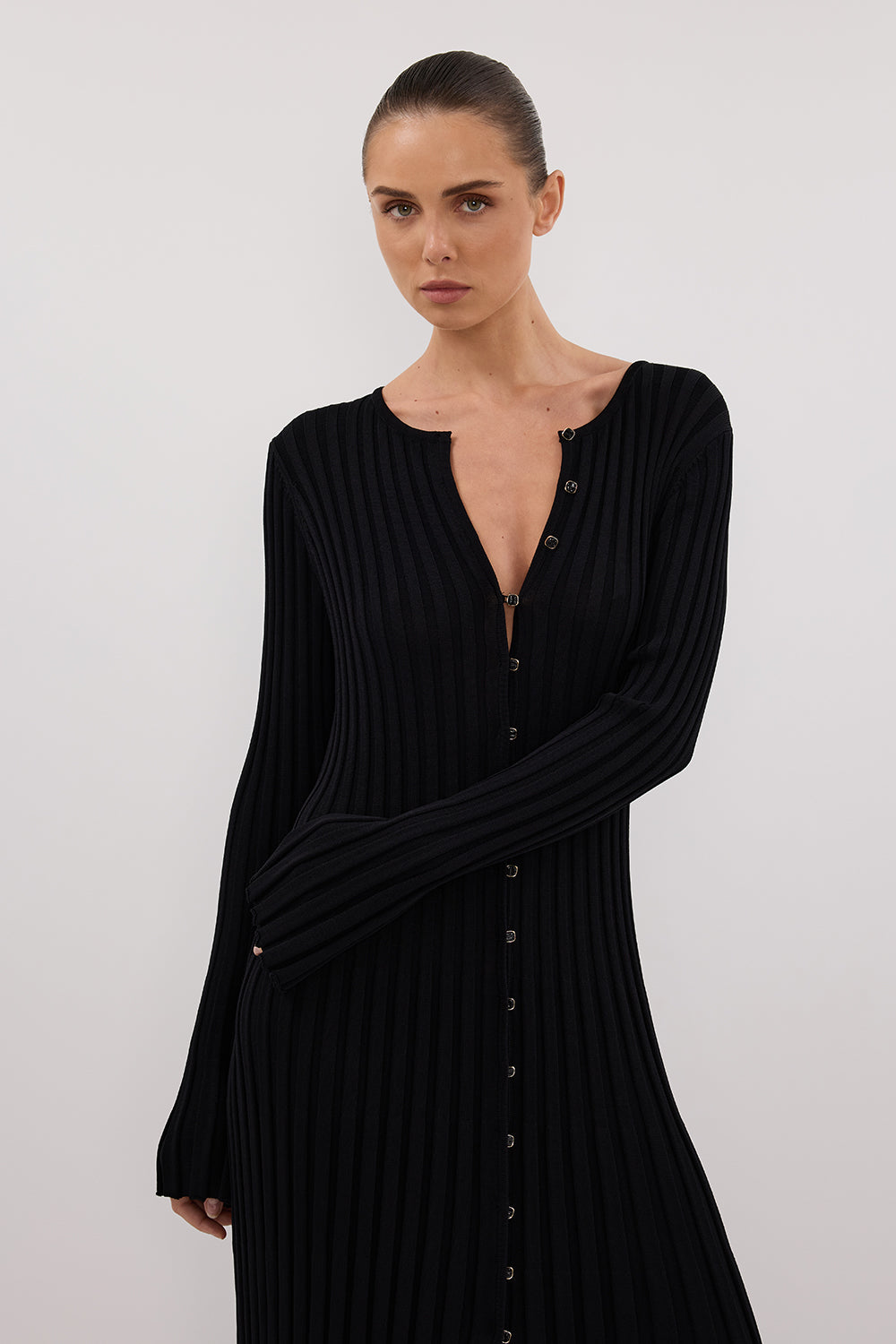 ALI BLACK SLEEVED KNIT MIDI DRESS ALI BLACK SLEEVED KNIT MIDI DRESS