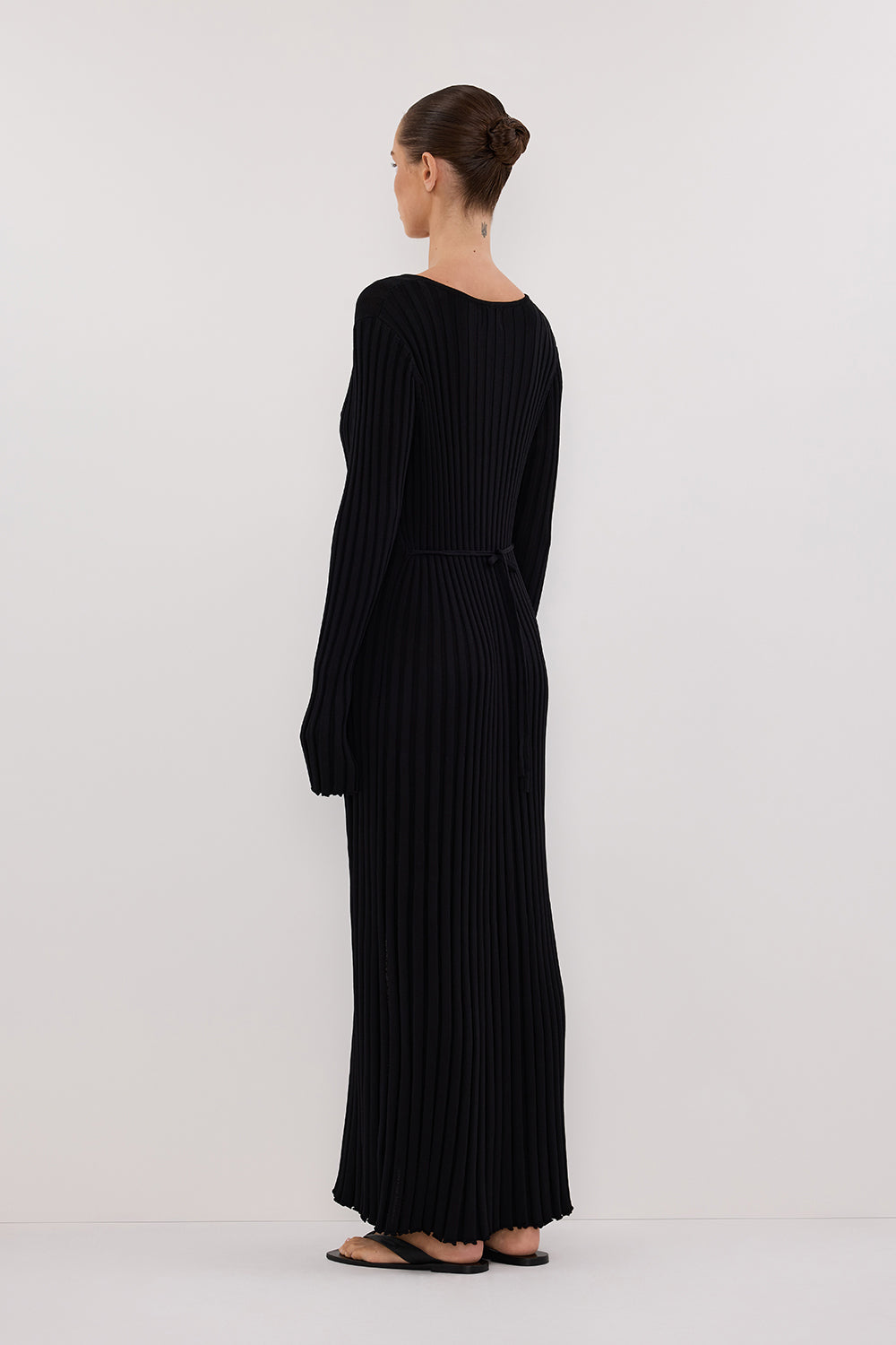 ALI BLACK SLEEVED KNIT MIDI DRESS ALI BLACK SLEEVED KNIT MIDI DRESS